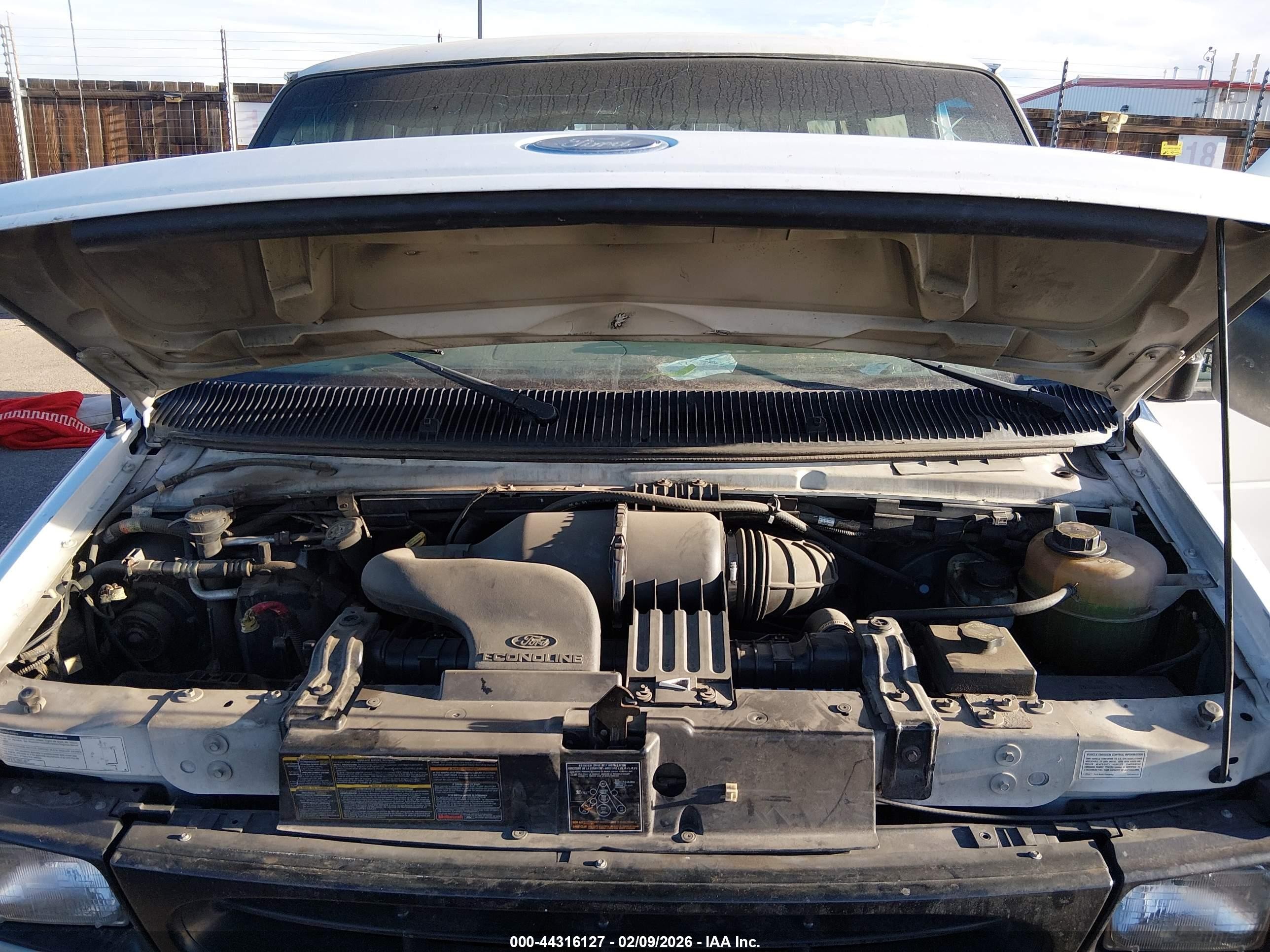 2000 Ford E-350 Super Duty Xl/xlt Белый vin: 1FBSS31S9YHB84490