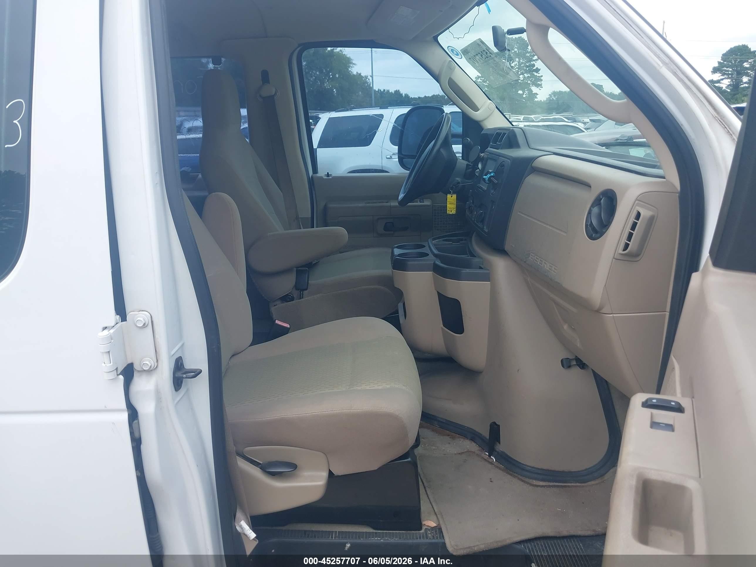 2011 Ford E-350 Super Duty Xlt White vin: 1FBSS3BL0BDA69718