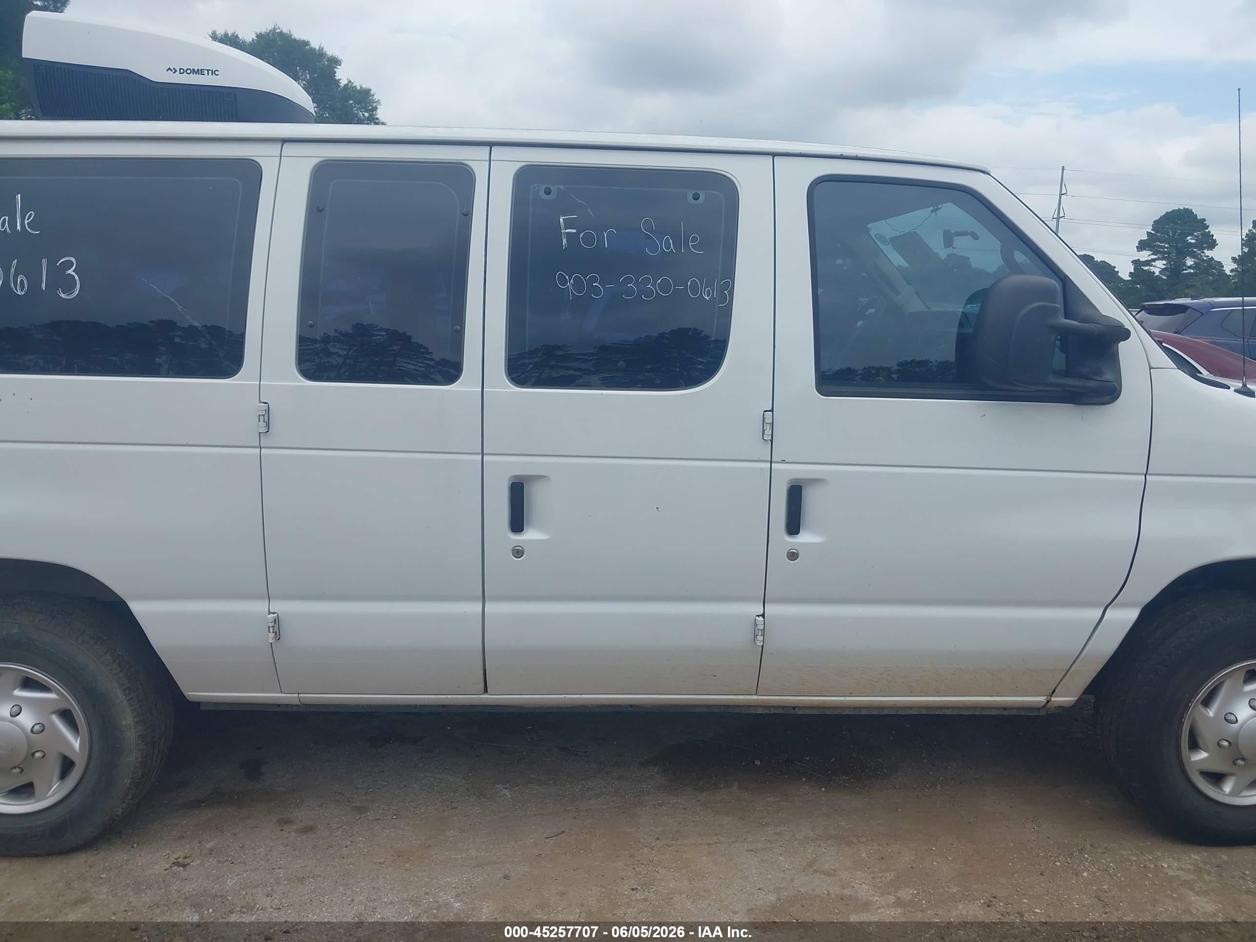2011 Ford E-350 Super Duty Xlt White vin: 1FBSS3BL0BDA69718