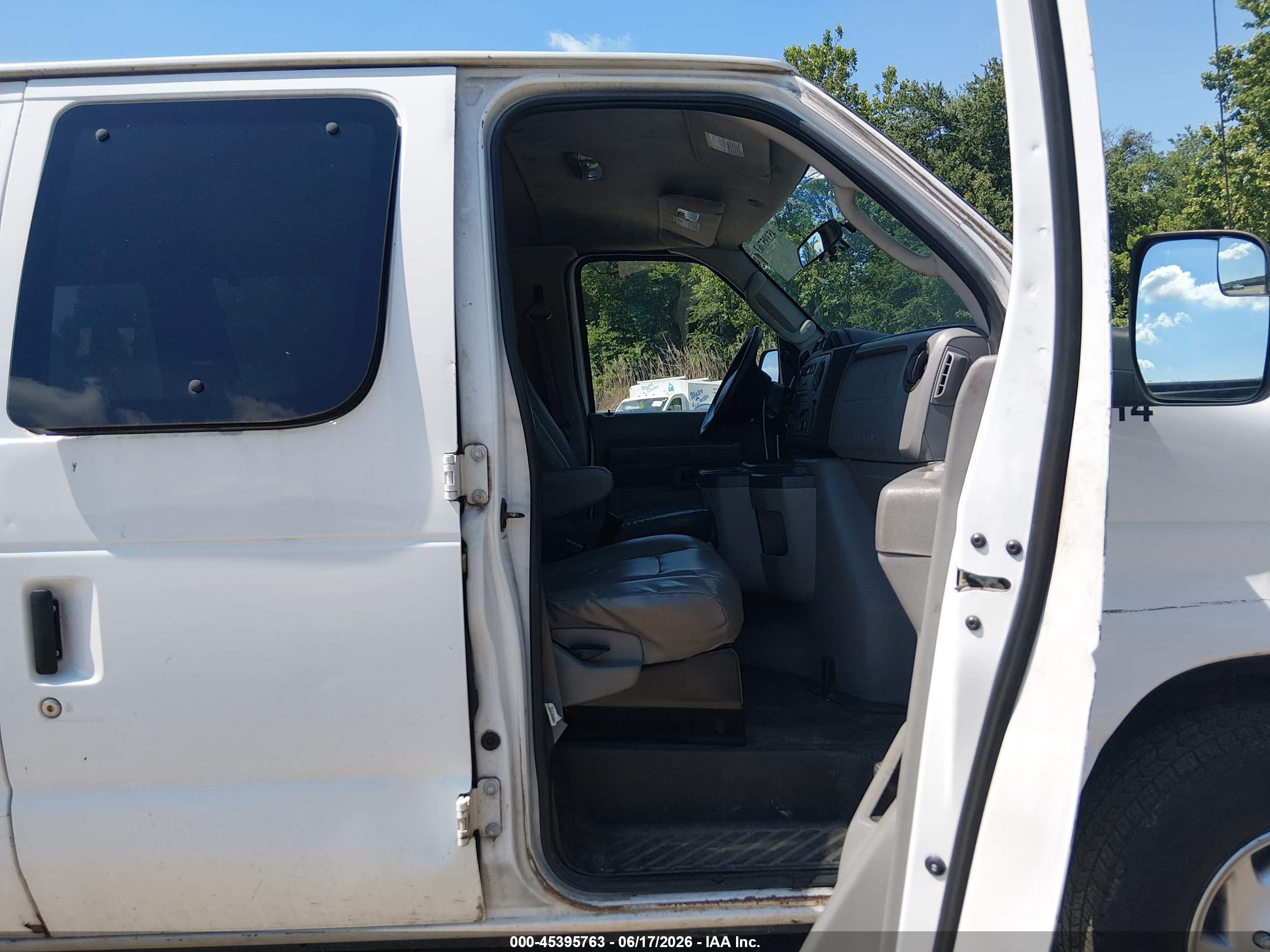 2012 Ford E-350 Super Duty Xl White vin: 1FBSS3BL1CDA08542