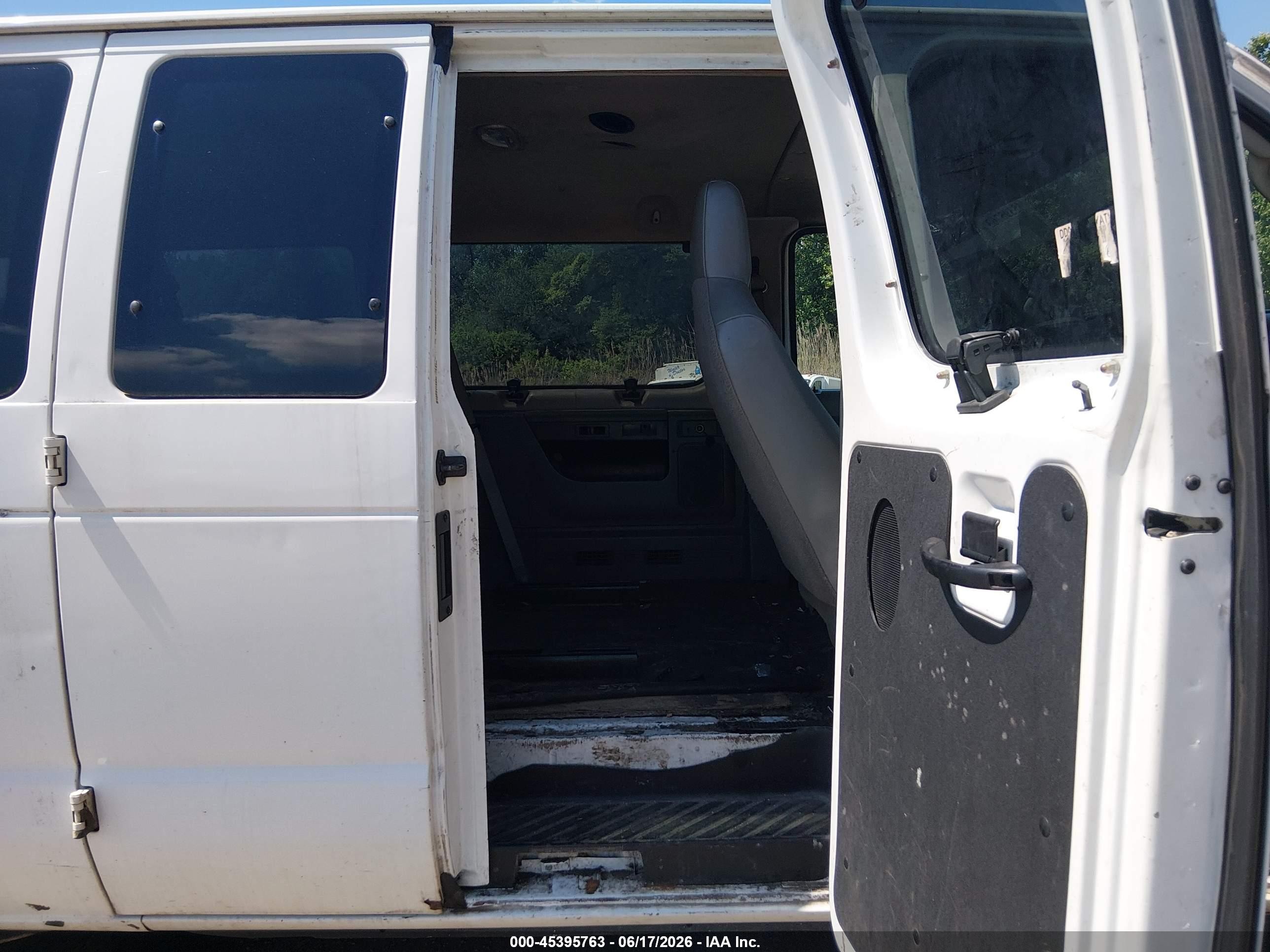 2012 Ford E-350 Super Duty Xl White vin: 1FBSS3BL1CDA08542