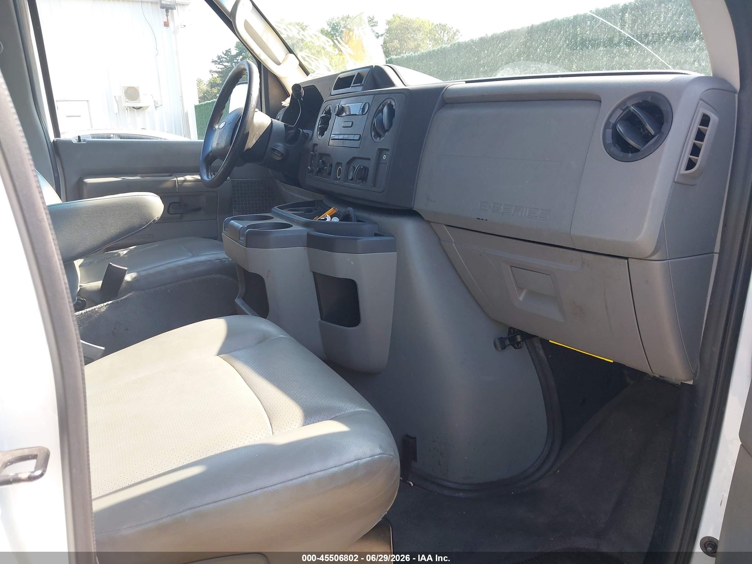 2012 Ford E-350 Super Duty Xl/xlt White vin: 1FBSS3BL2CDA93486