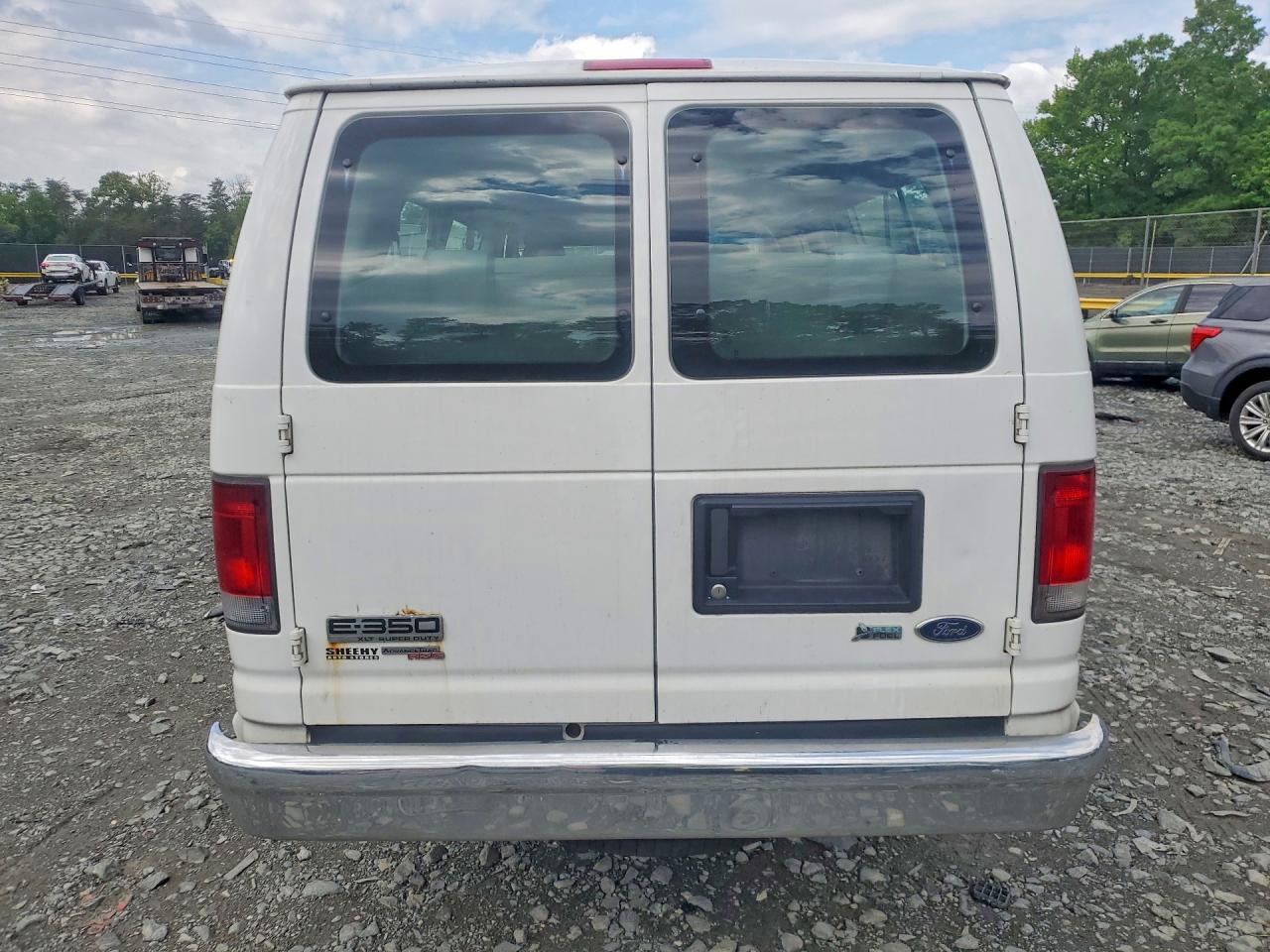 2013 Ford Econoline E350 Super Duty Wagon White vin: 1FBSS3BL2DDA00211
