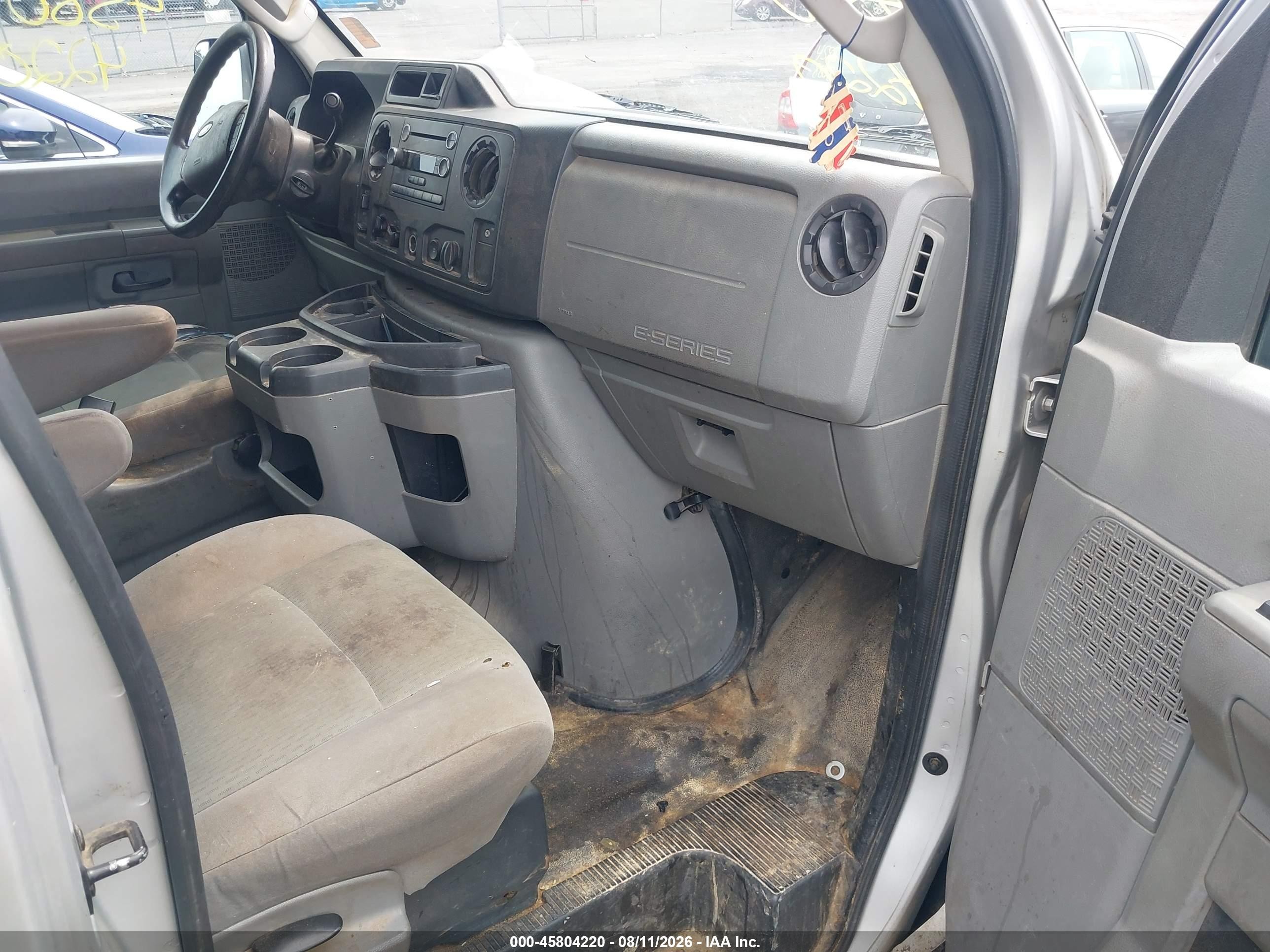 2010 Ford E-350 Super Duty Xl/xlt Silver vin: 1FBSS3BL3ADA25615