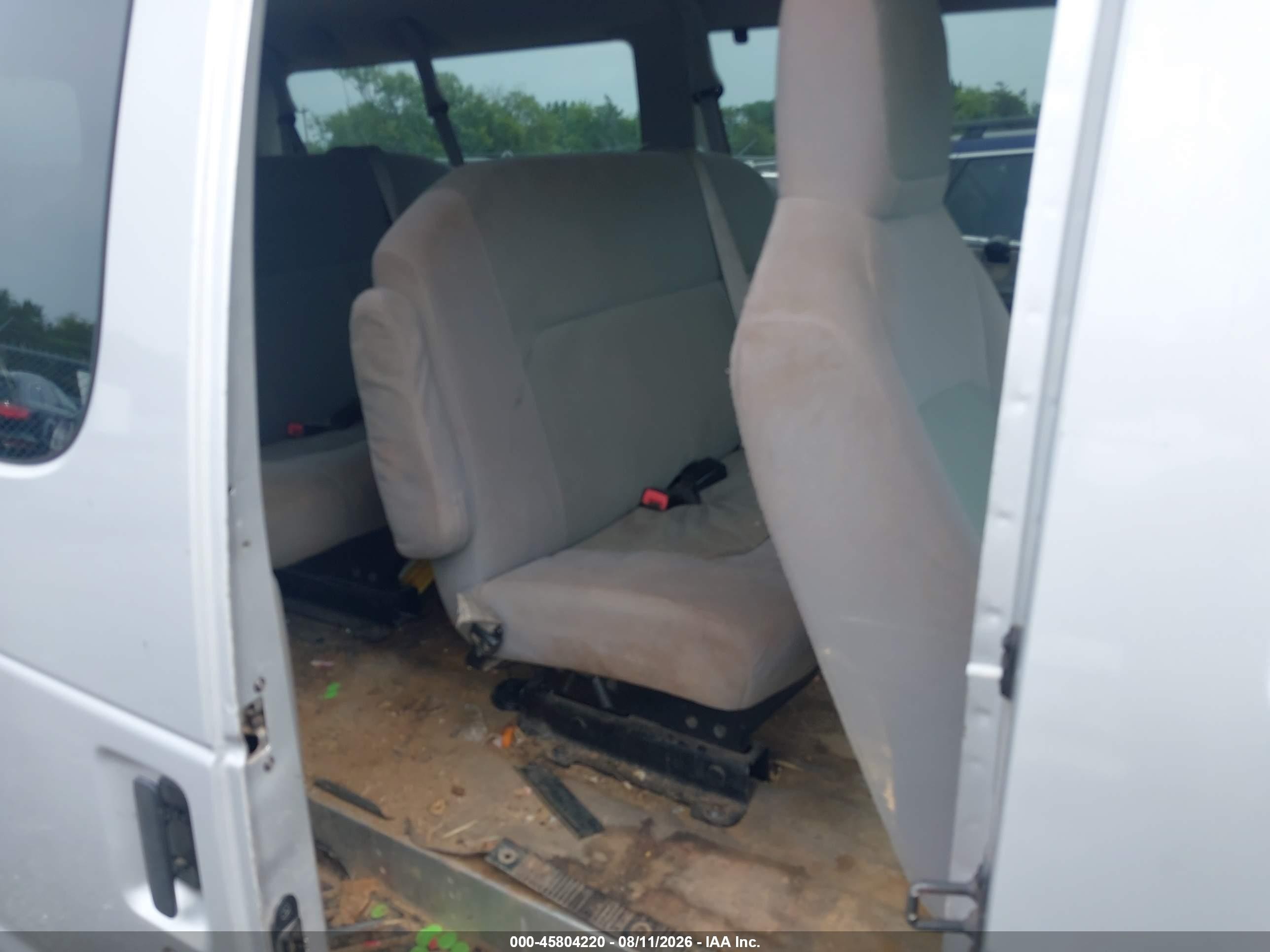 2010 Ford E-350 Super Duty Xl/xlt Silver vin: 1FBSS3BL3ADA25615