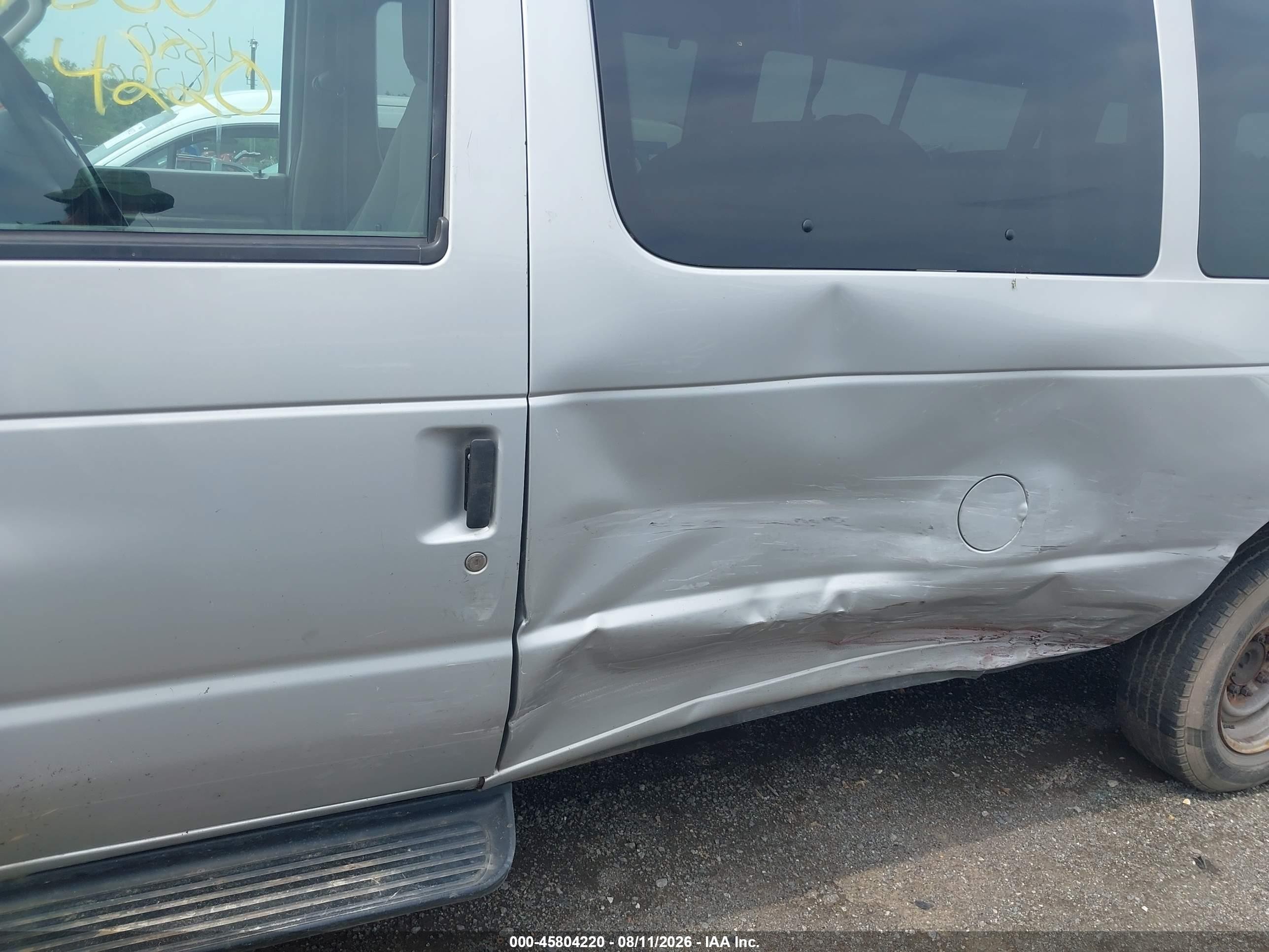 2010 Ford E-350 Super Duty Xl/xlt Silver vin: 1FBSS3BL3ADA25615