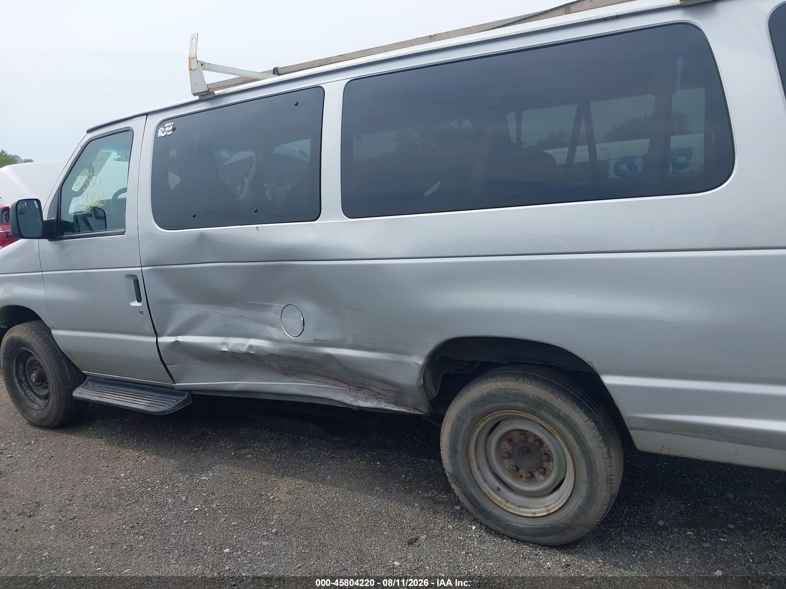 2010 Ford E-350 Super Duty Xl/xlt Silver vin: 1FBSS3BL3ADA25615