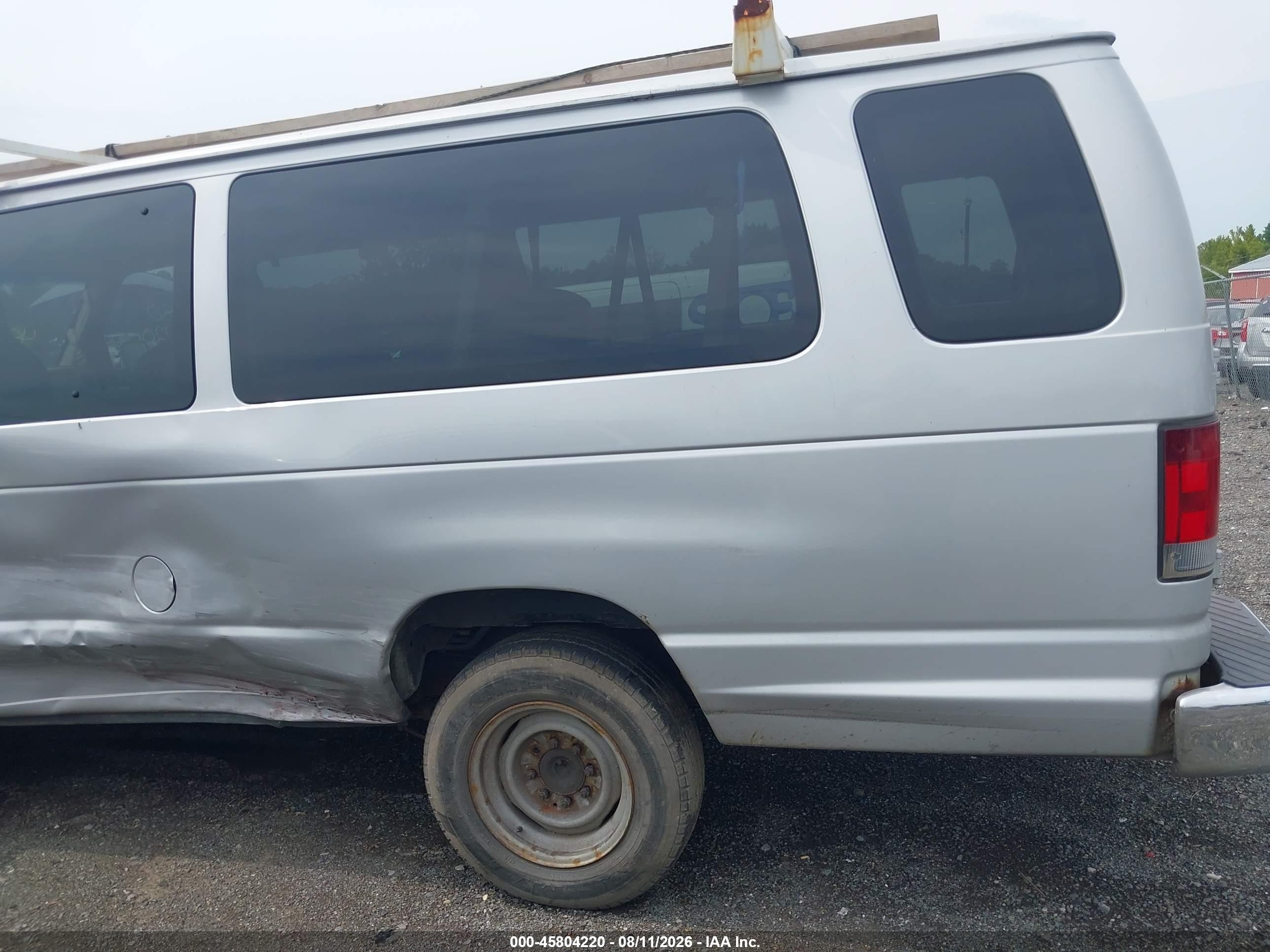 2010 Ford E-350 Super Duty Xl/xlt Silver vin: 1FBSS3BL3ADA25615