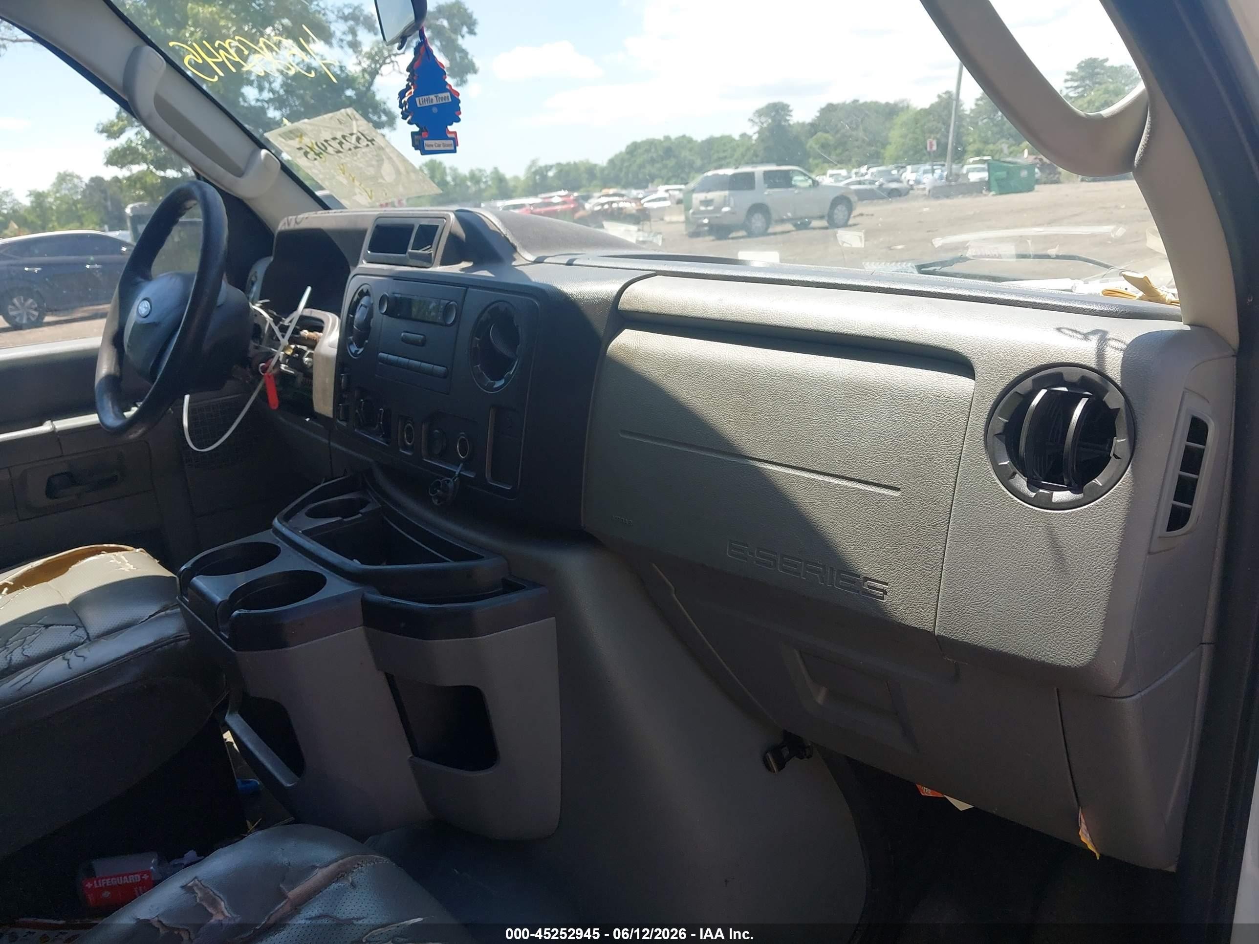 2010 Ford E-350 Super Duty Xl White vin: 1FBSS3BL3ADA26019