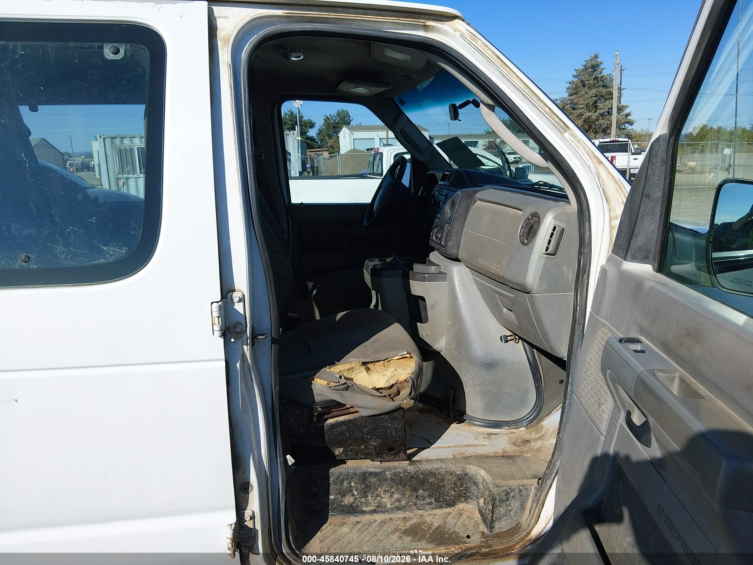 2010 Ford E-350 Super Duty Xl/xlt White vin: 1FBSS3BL4ADA32265