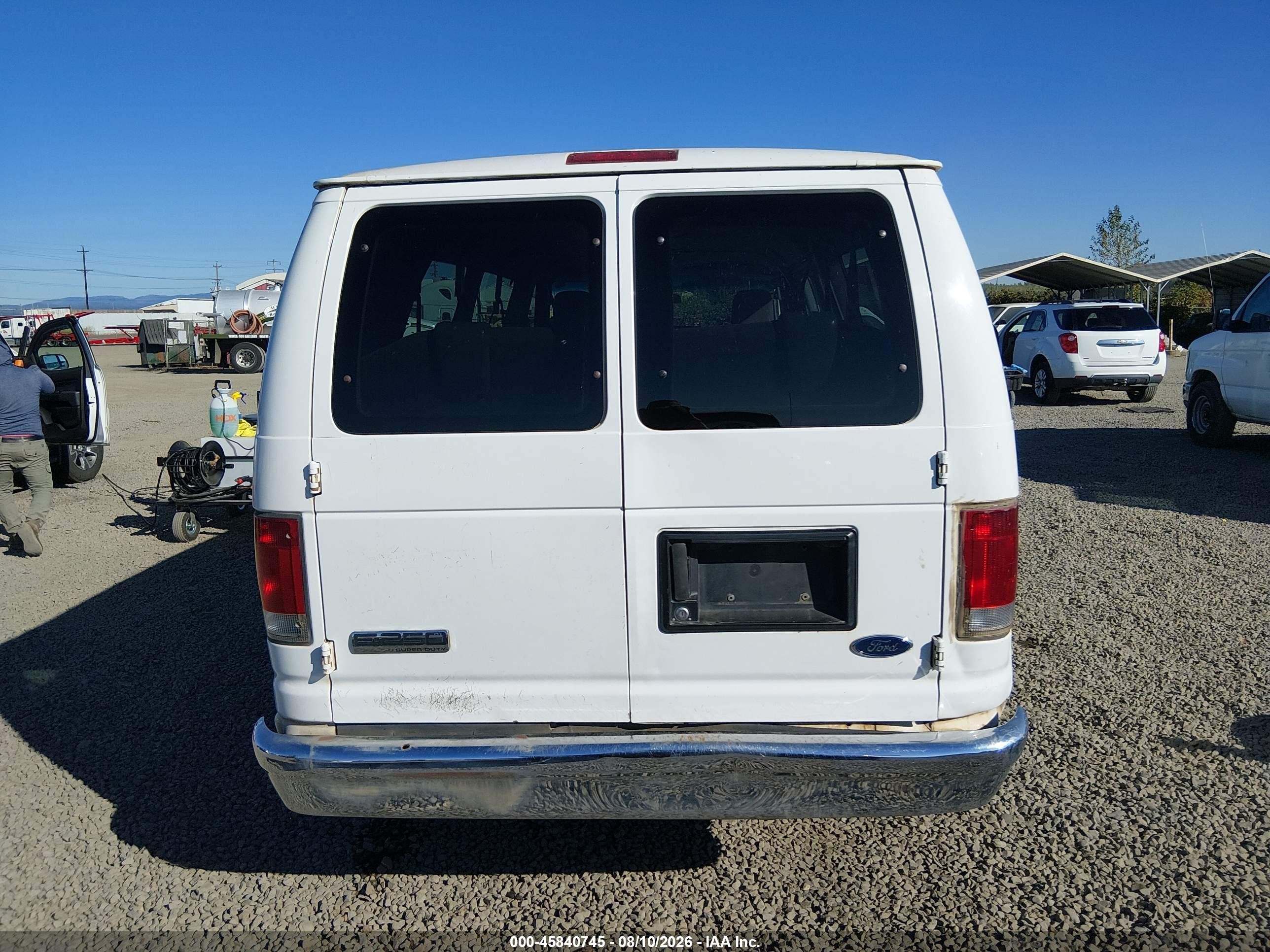 2010 Ford E-350 Super Duty Xl/xlt White vin: 1FBSS3BL4ADA32265