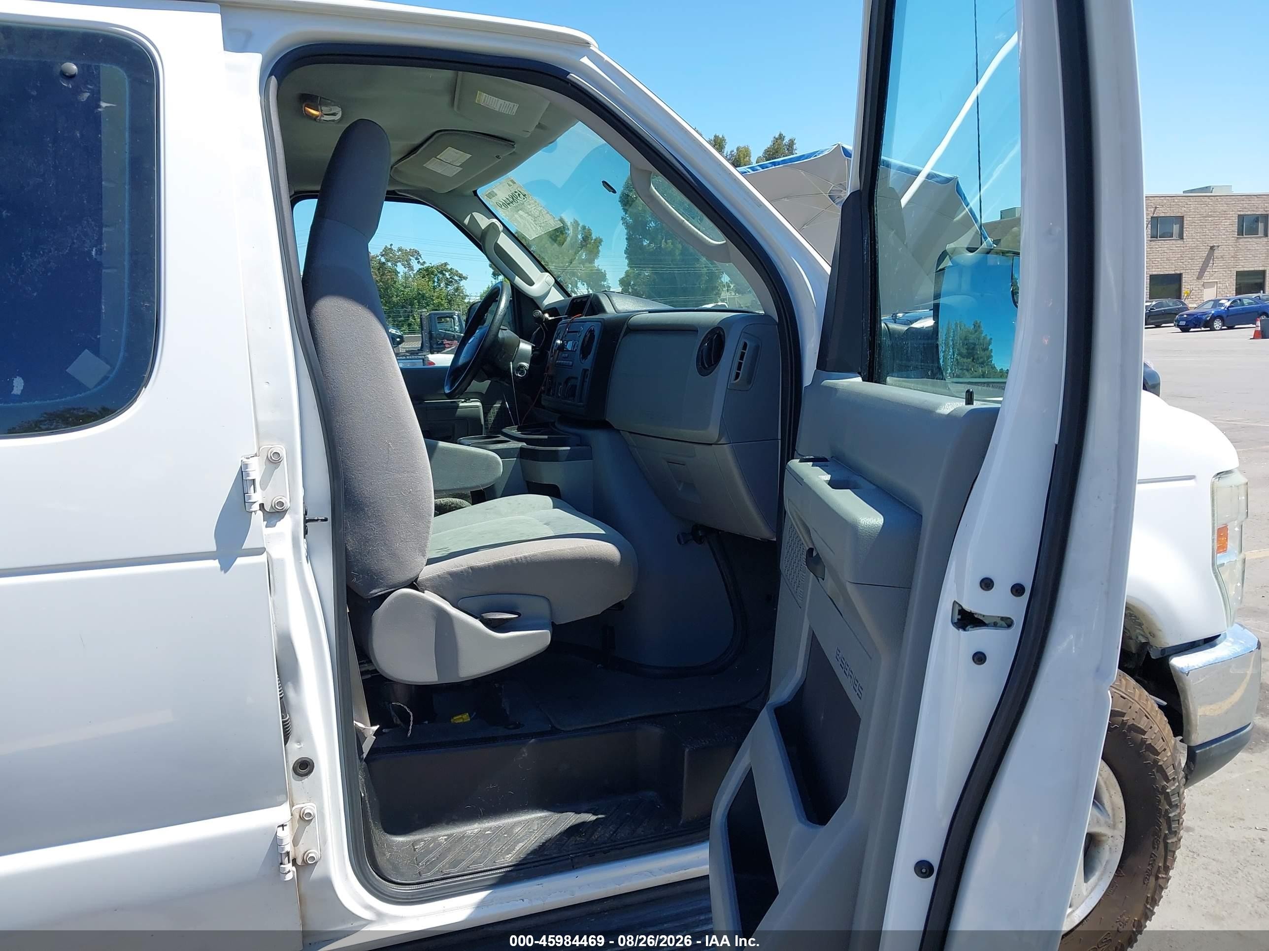 2012 Ford E-350 Super Duty Xlt White vin: 1FBSS3BL5CDA44699