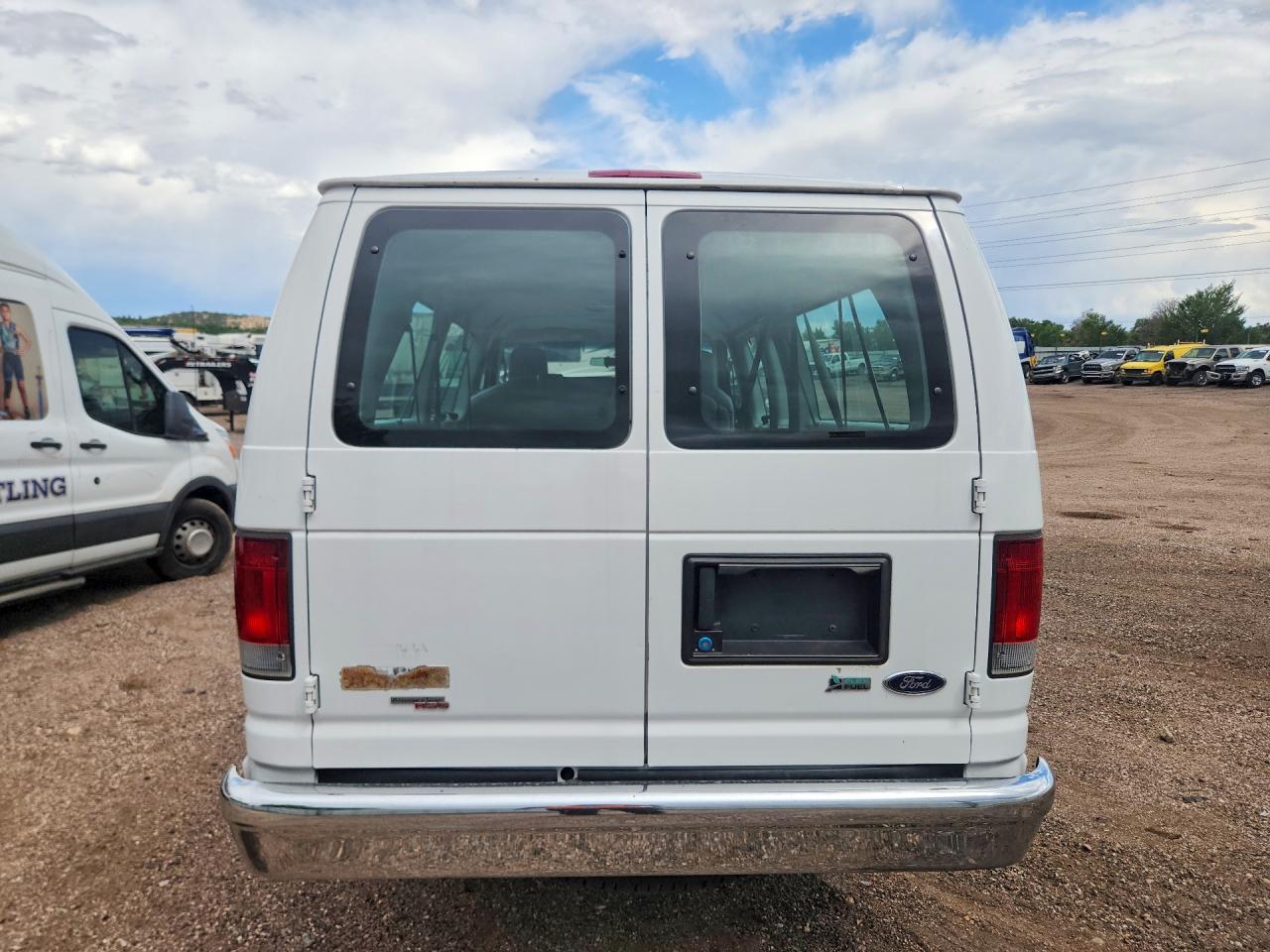 2011 Ford Econoline E350 Super Duty Wagon Белый vin: 1FBSS3BL6BDB21823