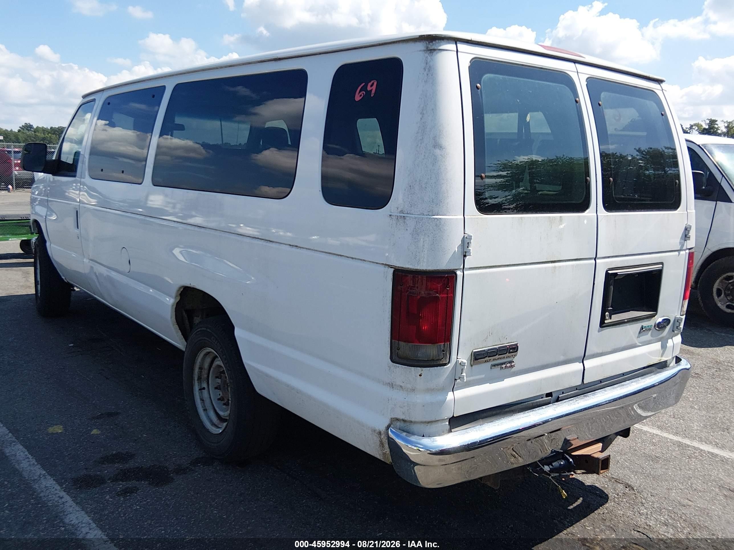 2013 Ford E-350 Super Duty Xlt White vin: 1FBSS3BL6DDA90897