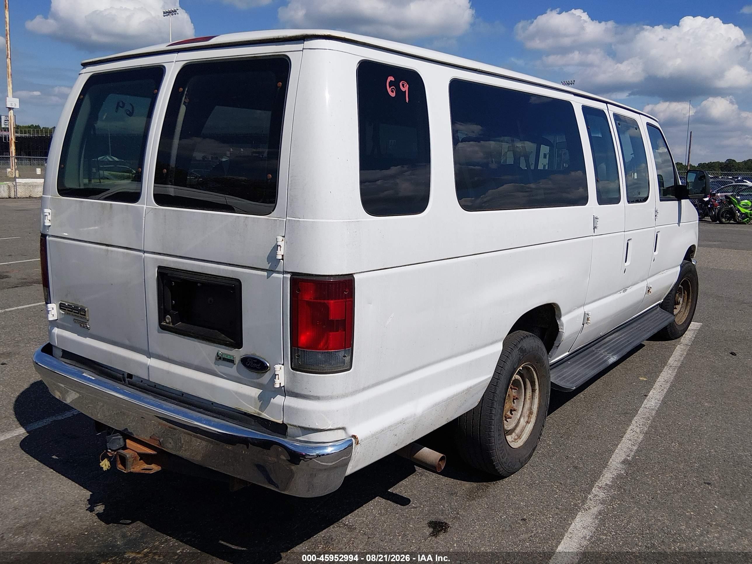 2013 Ford E-350 Super Duty Xlt White vin: 1FBSS3BL6DDA90897