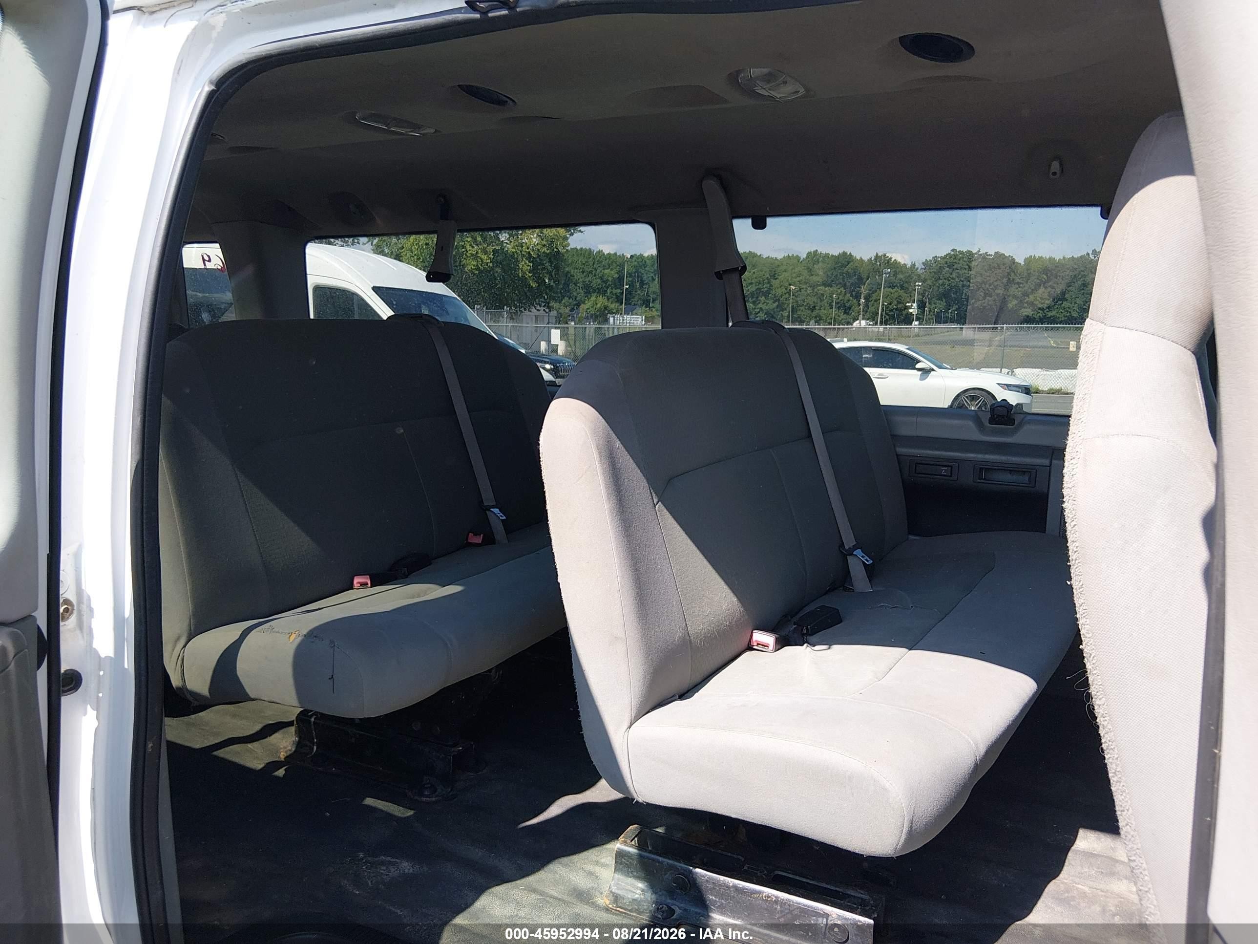 2013 Ford E-350 Super Duty Xlt White vin: 1FBSS3BL6DDA90897
