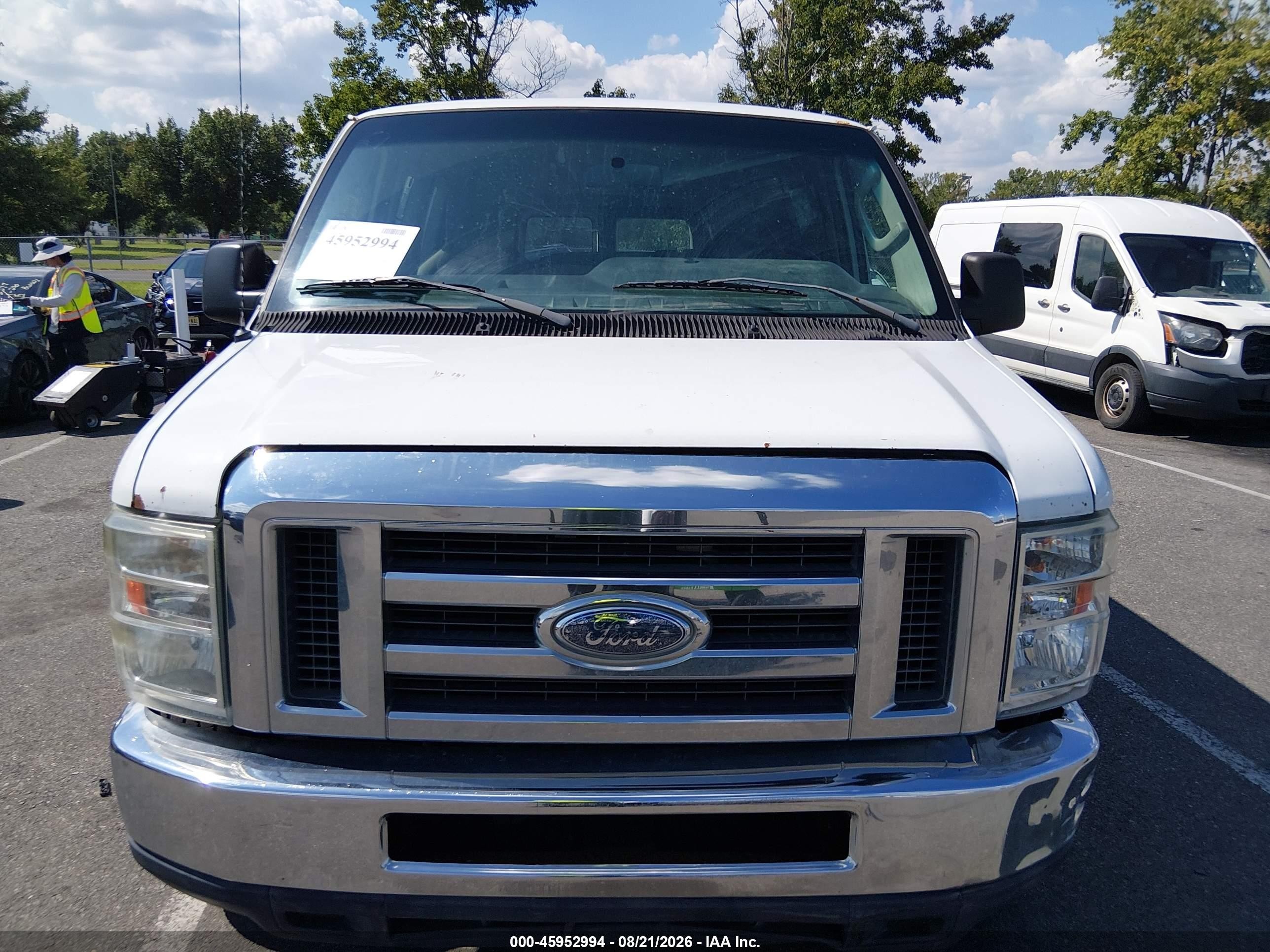 2013 Ford E-350 Super Duty Xlt White vin: 1FBSS3BL6DDA90897