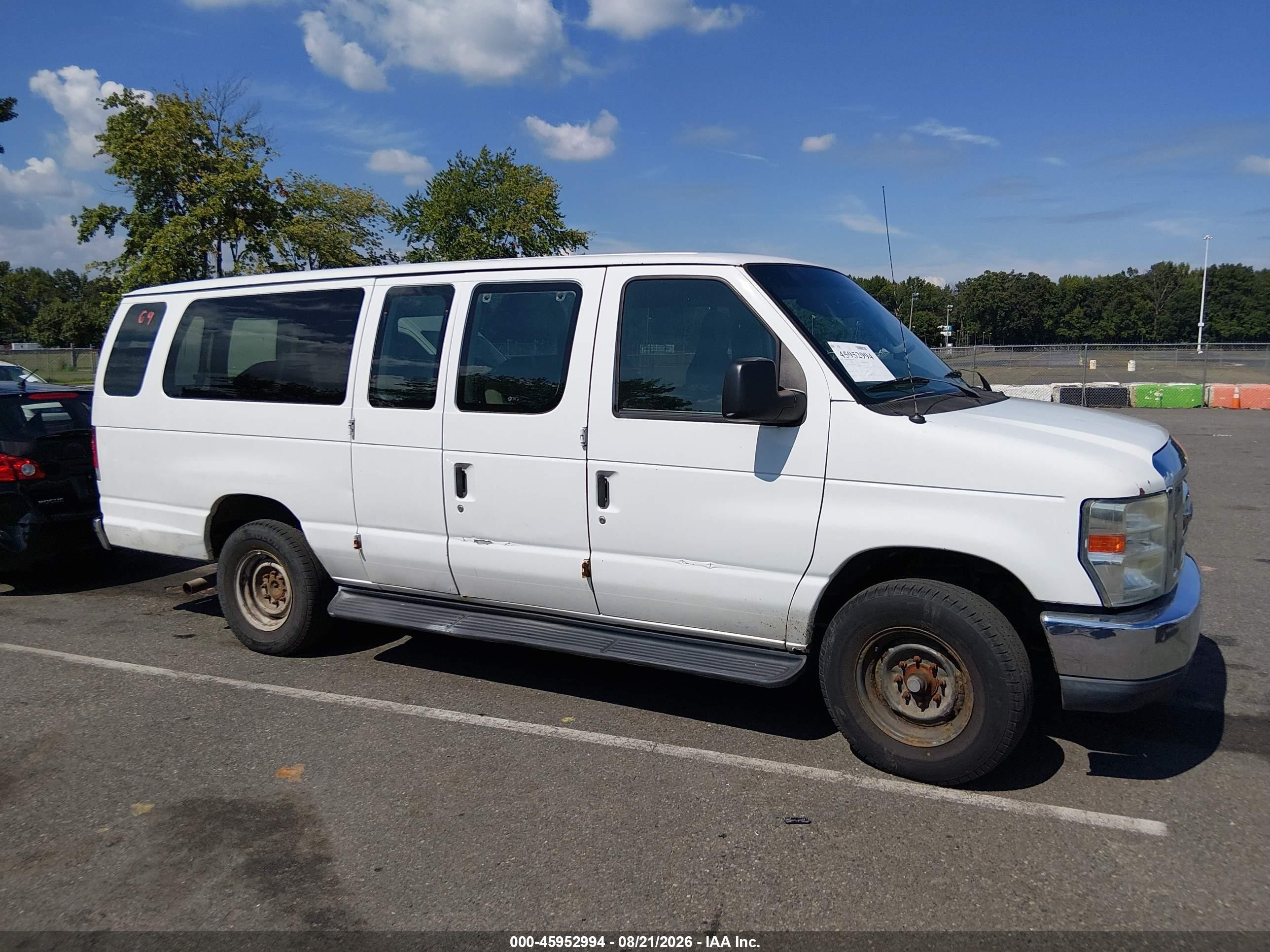 2013 Ford E-350 Super Duty Xlt White vin: 1FBSS3BL6DDA90897
