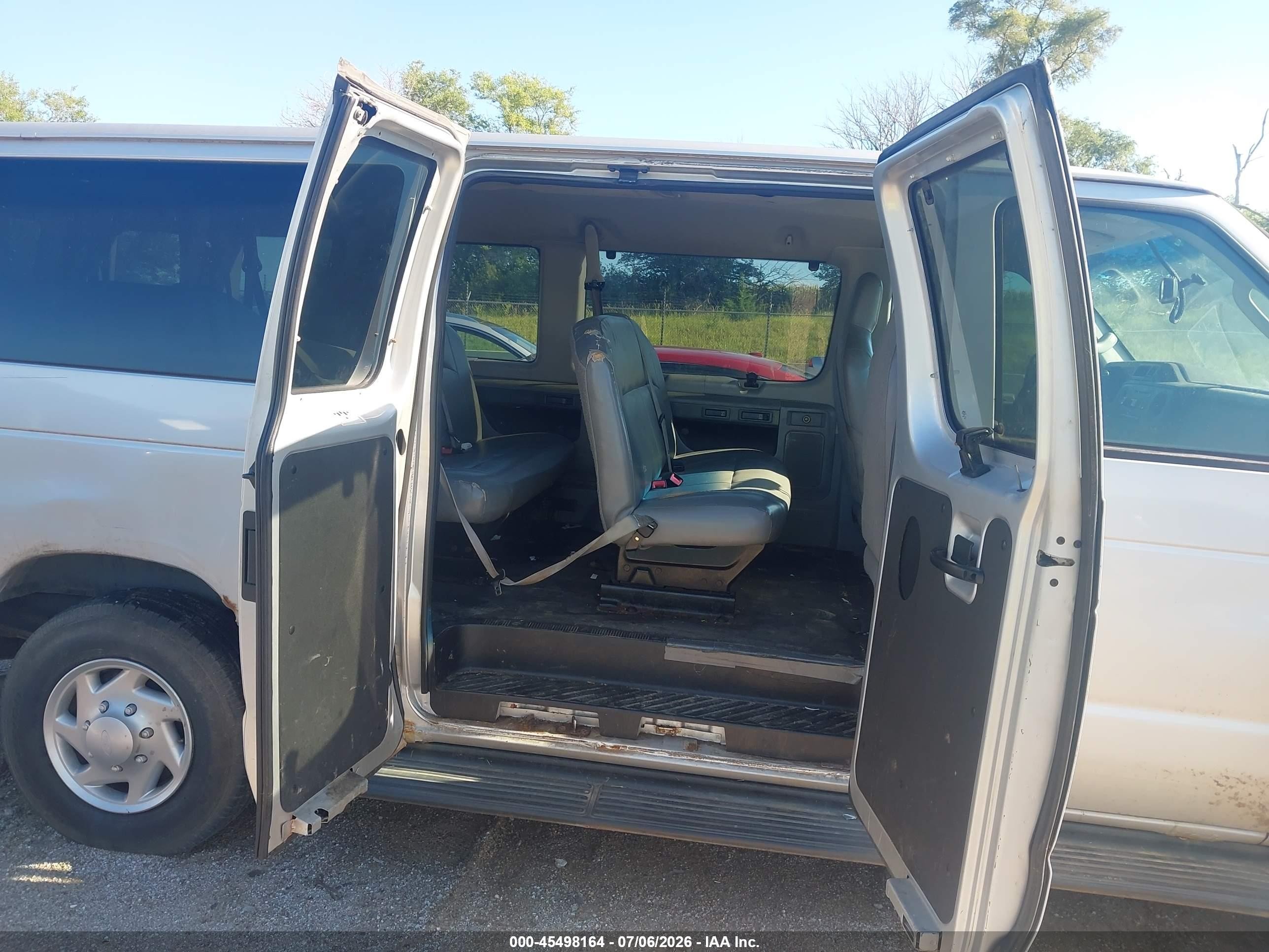 2011 Ford E-350 Super Duty Xl/xlt Серебряный vin: 1FBSS3BL7BDA36389