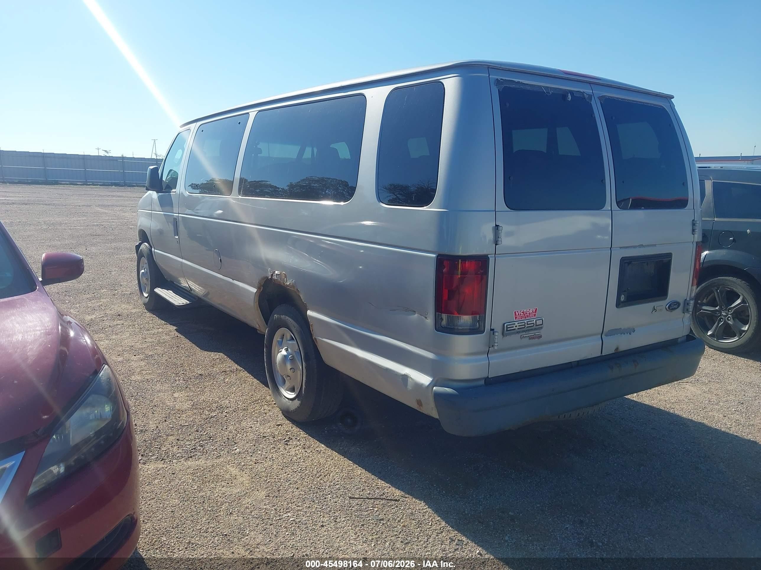 2011 Ford E-350 Super Duty Xl/xlt Серебряный vin: 1FBSS3BL7BDA36389