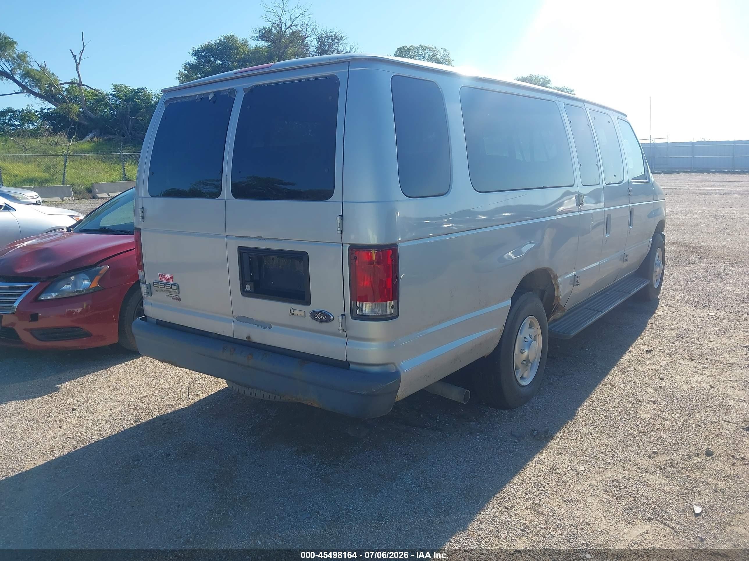 2011 Ford E-350 Super Duty Xl/xlt Серебряный vin: 1FBSS3BL7BDA36389