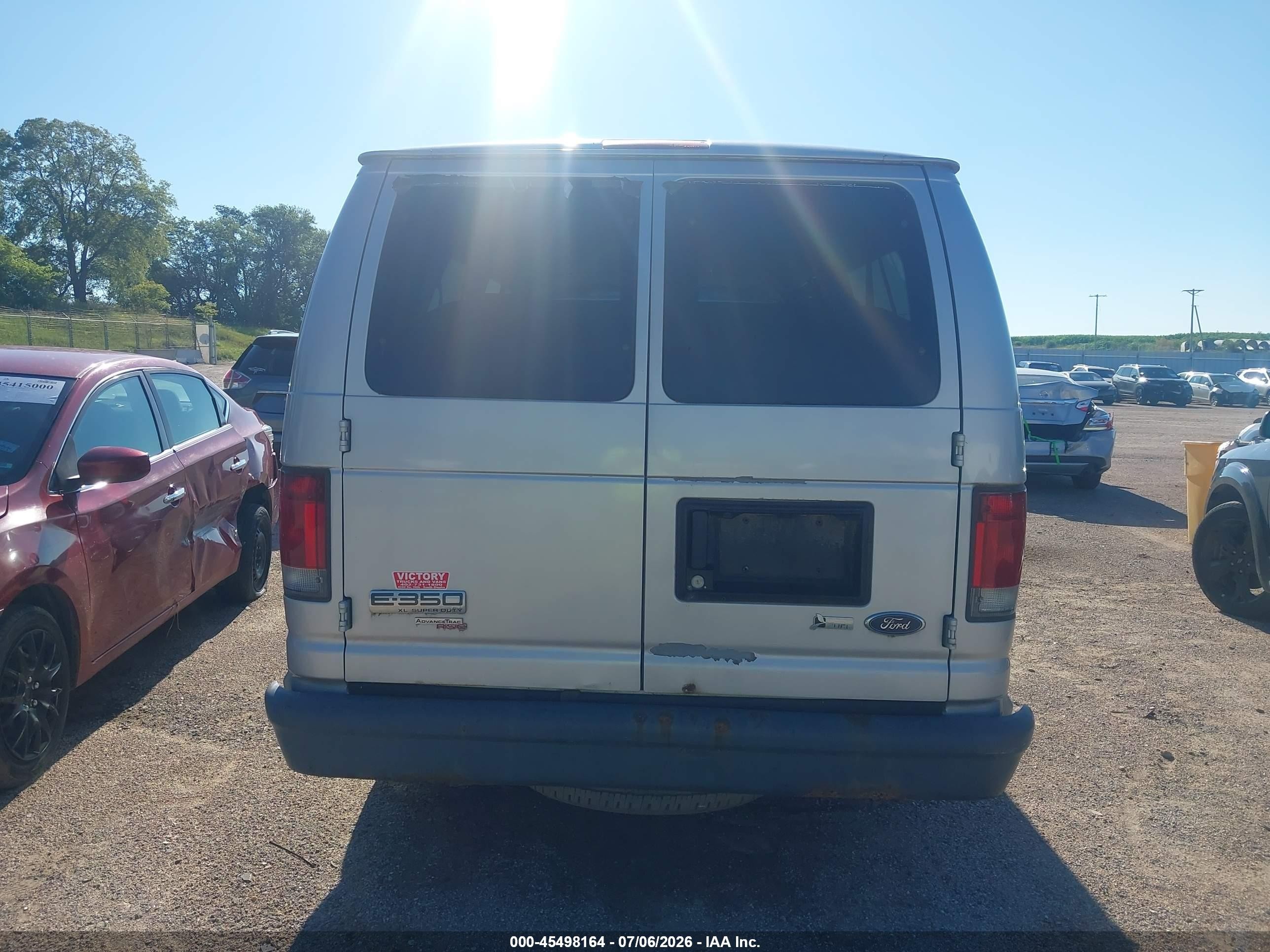 2011 Ford E-350 Super Duty Xl/xlt Серебряный vin: 1FBSS3BL7BDA36389