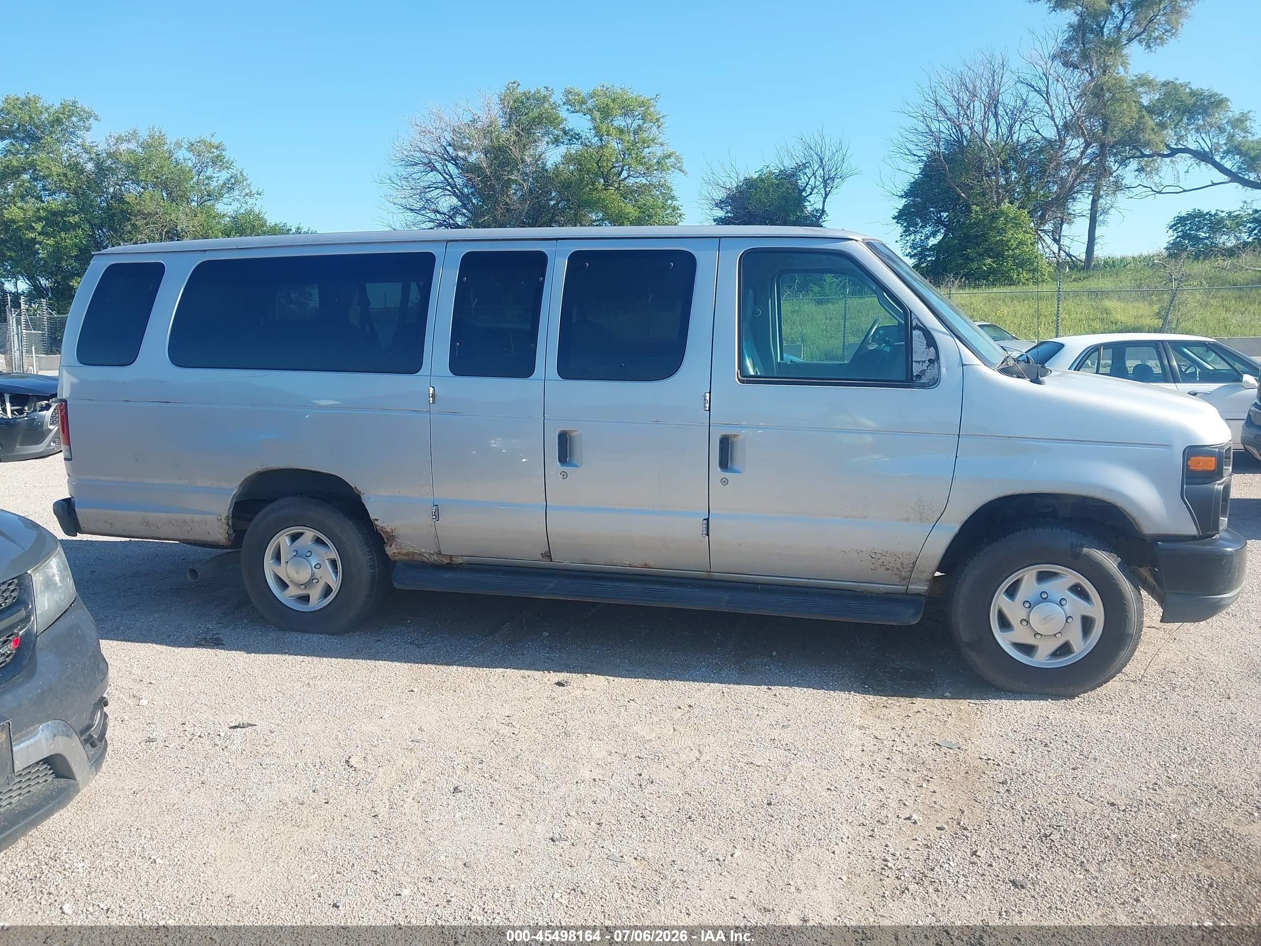 2011 Ford E-350 Super Duty Xl/xlt Серебряный vin: 1FBSS3BL7BDA36389
