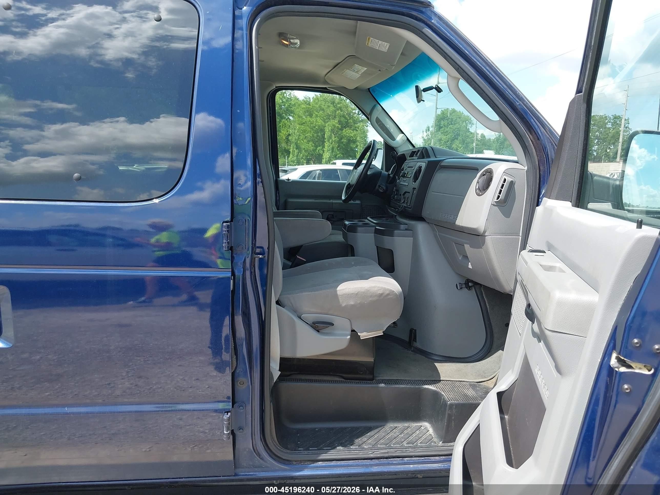 2012 Ford E-350 Super Duty Xlt Синий vin: 1FBSS3BL7CDA70219