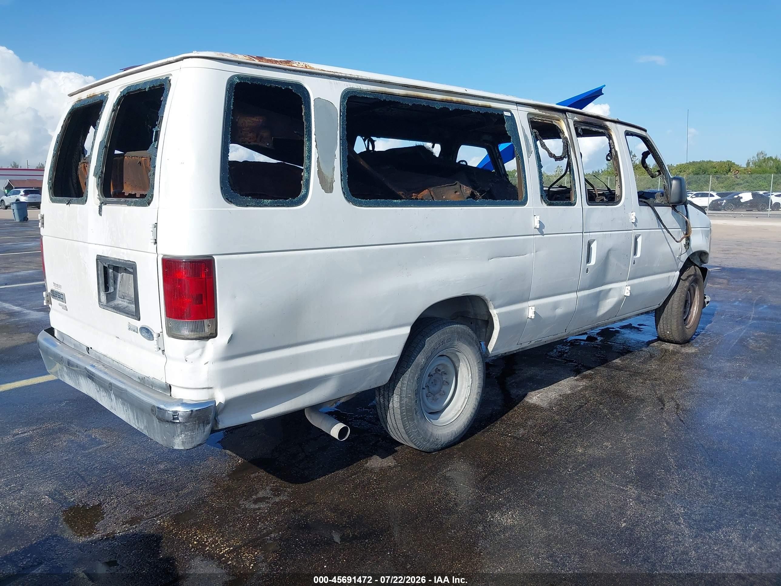2013 Ford E-350 Super Duty Xl White vin: 1FBSS3BL7DDA24682