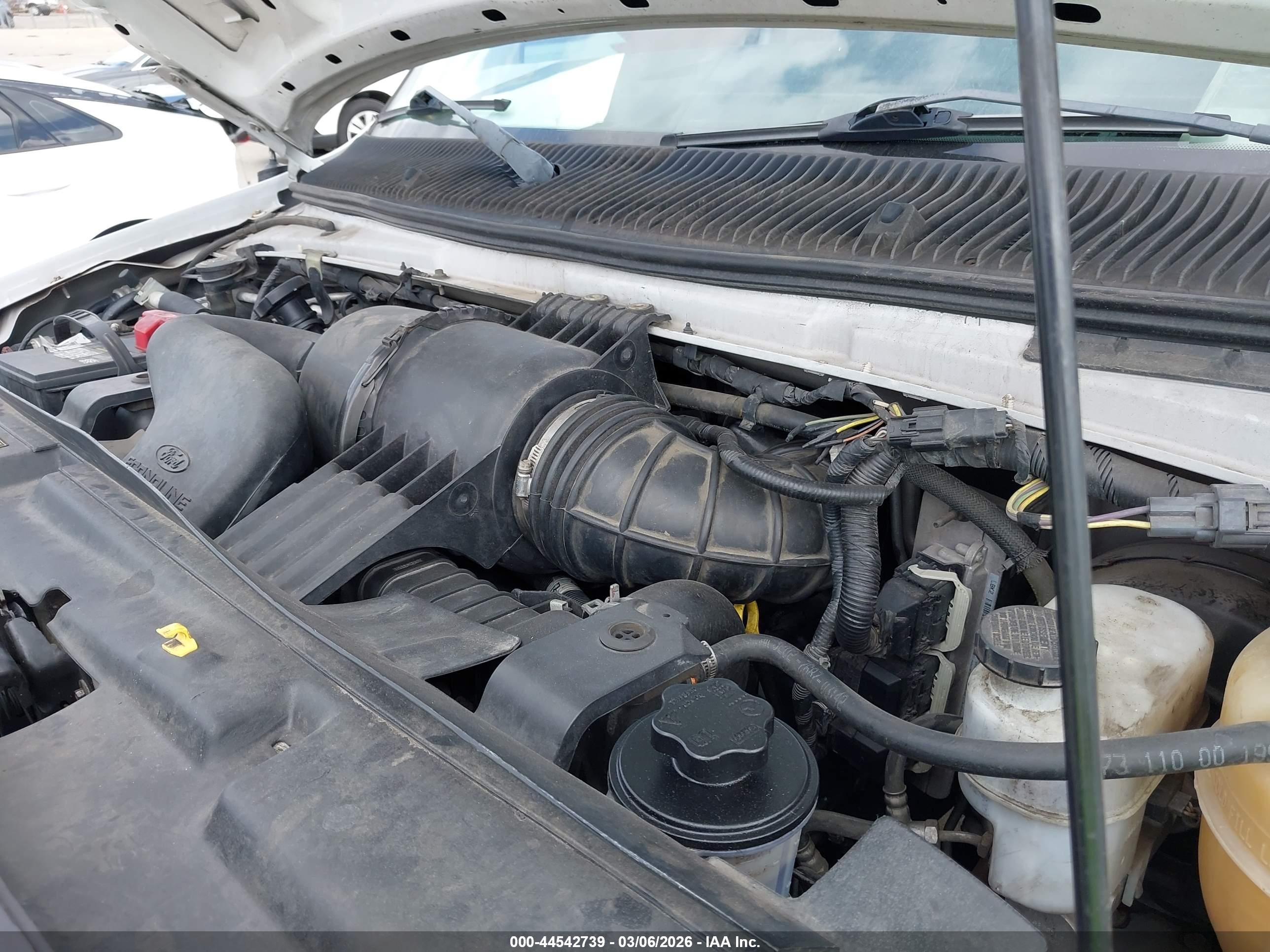 2013 Ford E-350 Super Duty Xl Белый vin: 1FBSS3BL7DDA49372
