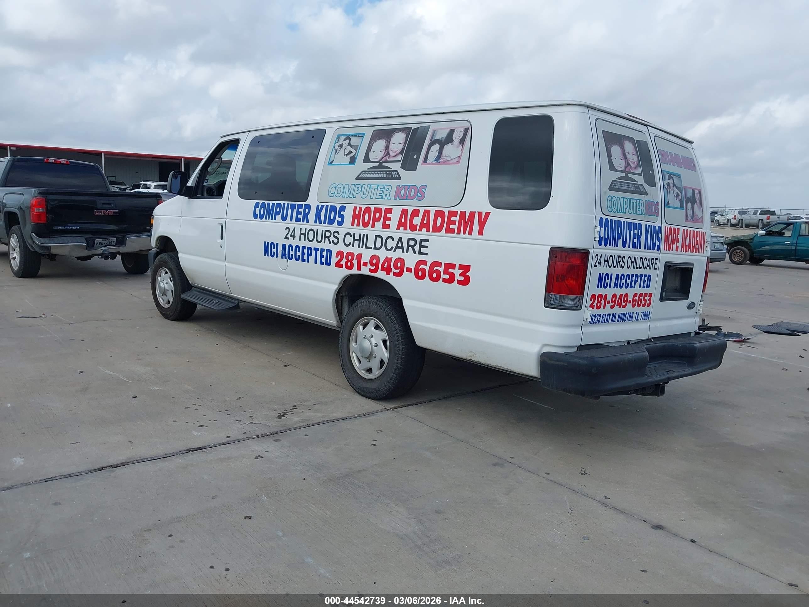 2013 Ford E-350 Super Duty Xl Белый vin: 1FBSS3BL7DDA49372