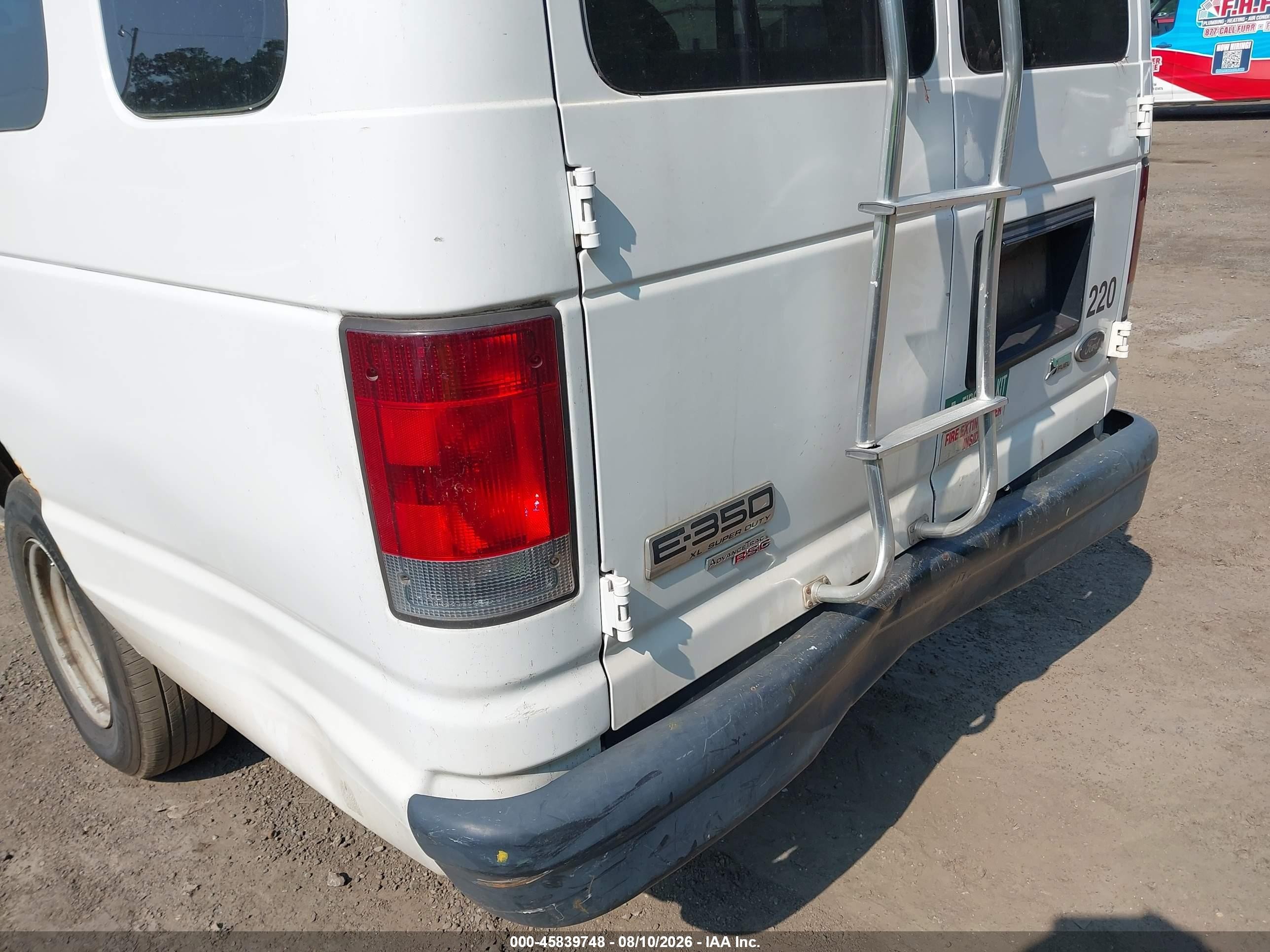 2011 Ford E-350 Super Duty Xl White vin: 1FBSS3BL8BDA60815