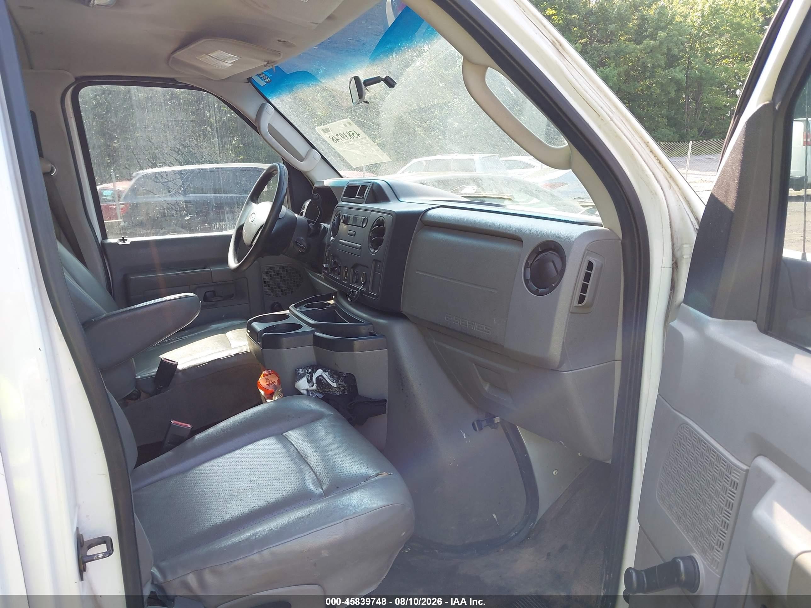 2011 Ford E-350 Super Duty Xl White vin: 1FBSS3BL8BDA60815