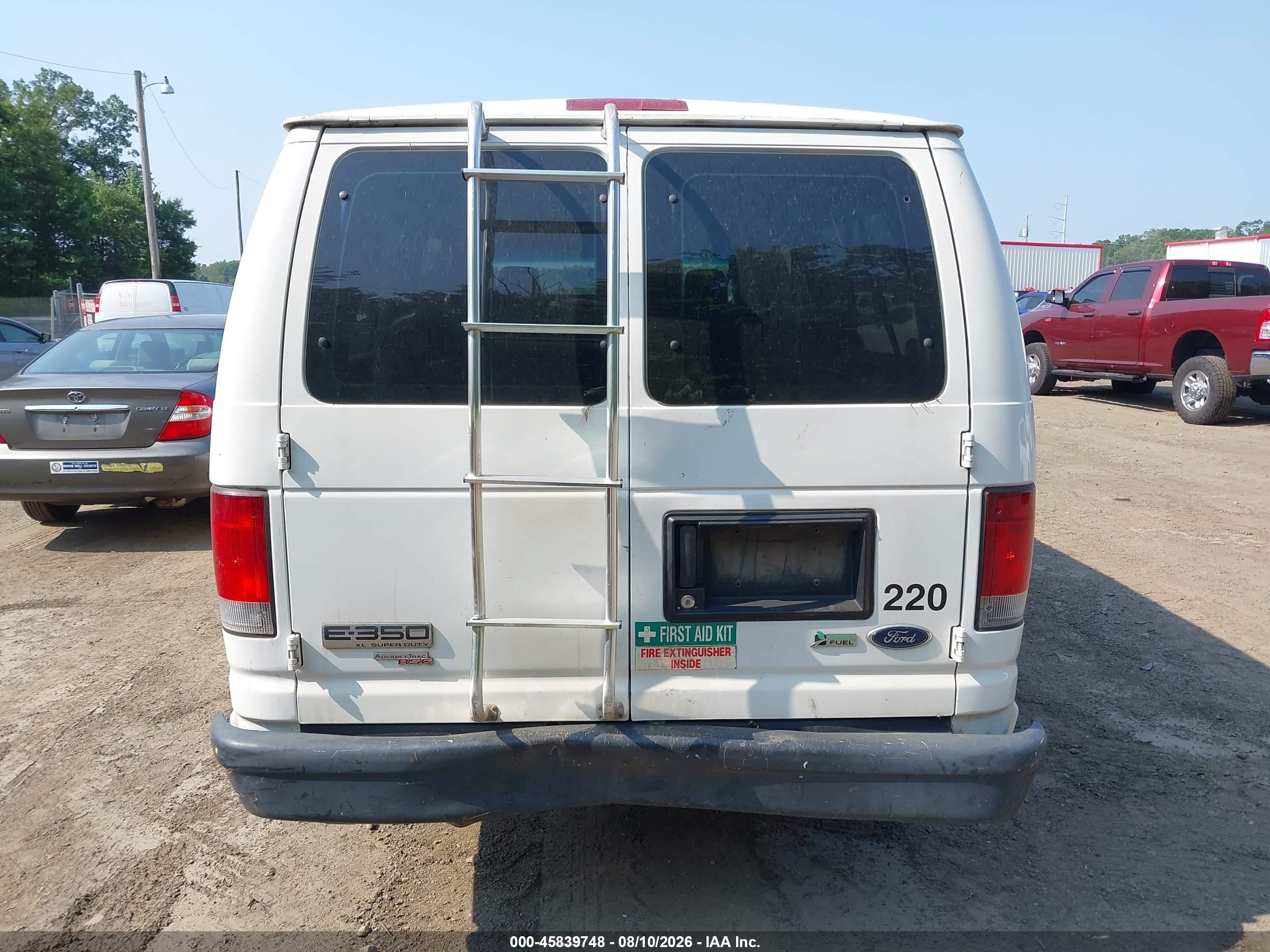 2011 Ford E-350 Super Duty Xl White vin: 1FBSS3BL8BDA60815