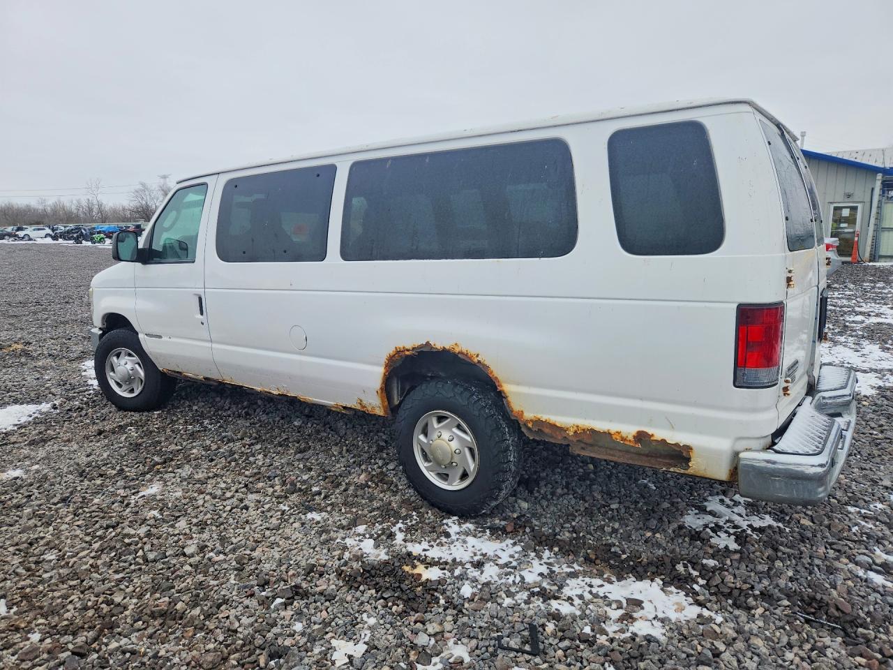2010 Ford Econoline E350 Super Duty Wagon White vin: 1FBSS3BL9ADA73037
