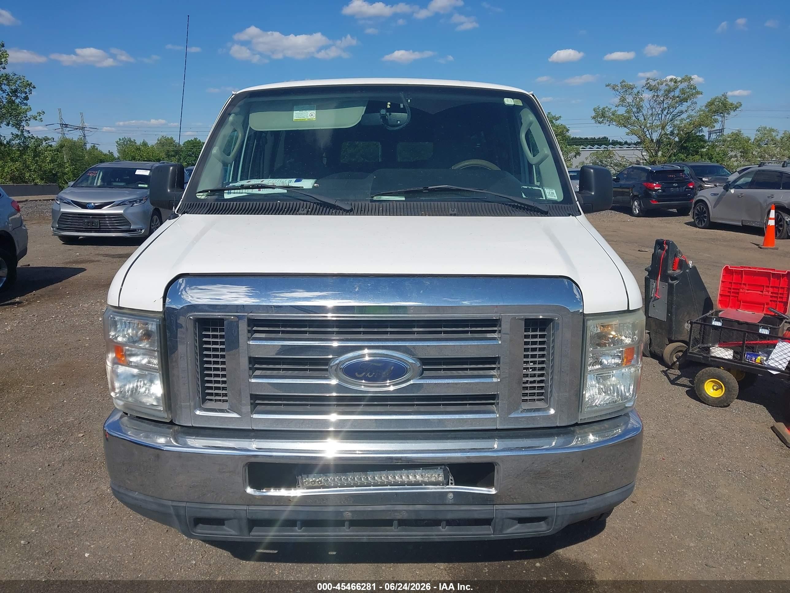 2011 Ford E-350 Super Duty Xlt White vin: 1FBSS3BL9BDB20147