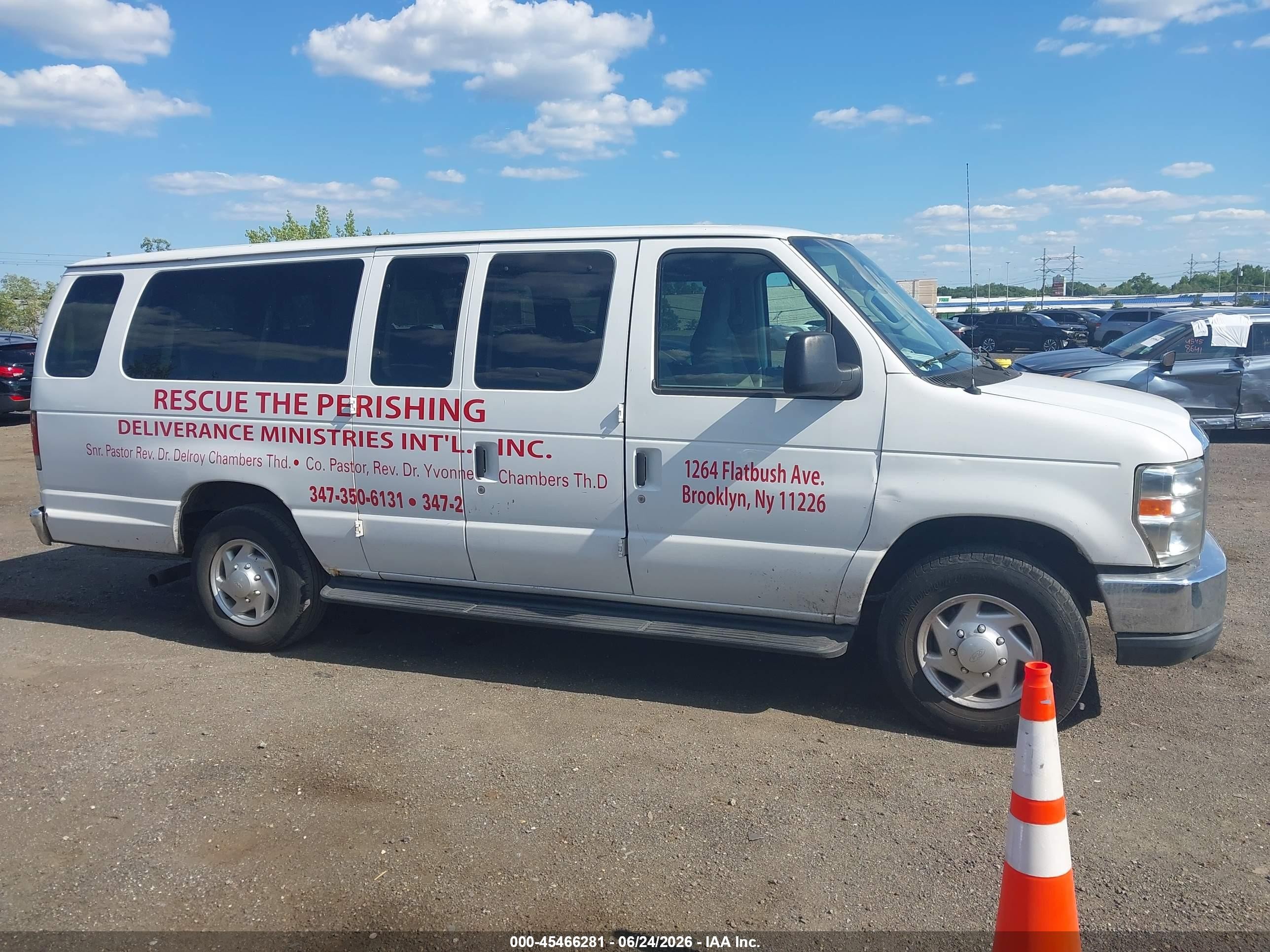 2011 Ford E-350 Super Duty Xlt White vin: 1FBSS3BL9BDB20147