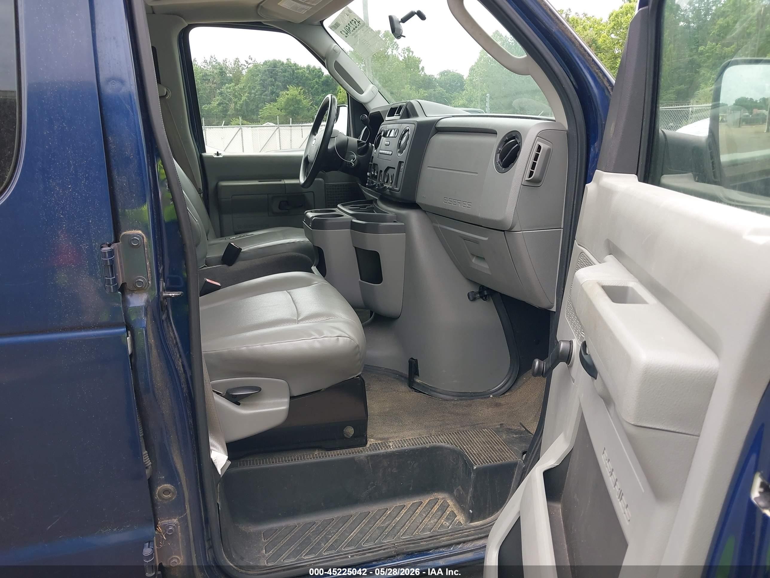 2013 Ford E-350 Super Duty Xl Blue vin: 1FBSS3BL9DDA10766