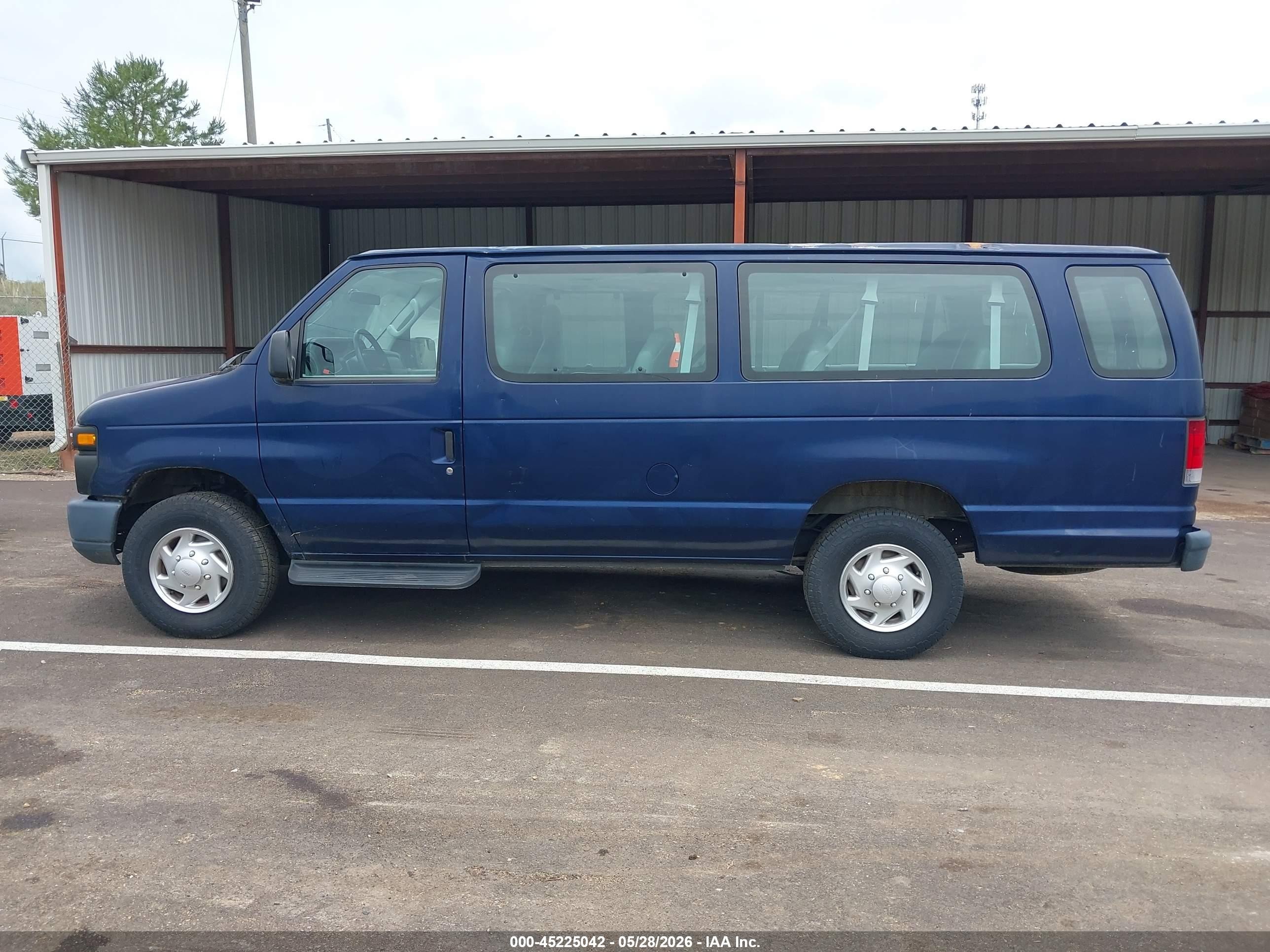 2013 Ford E-350 Super Duty Xl Blue vin: 1FBSS3BL9DDA10766