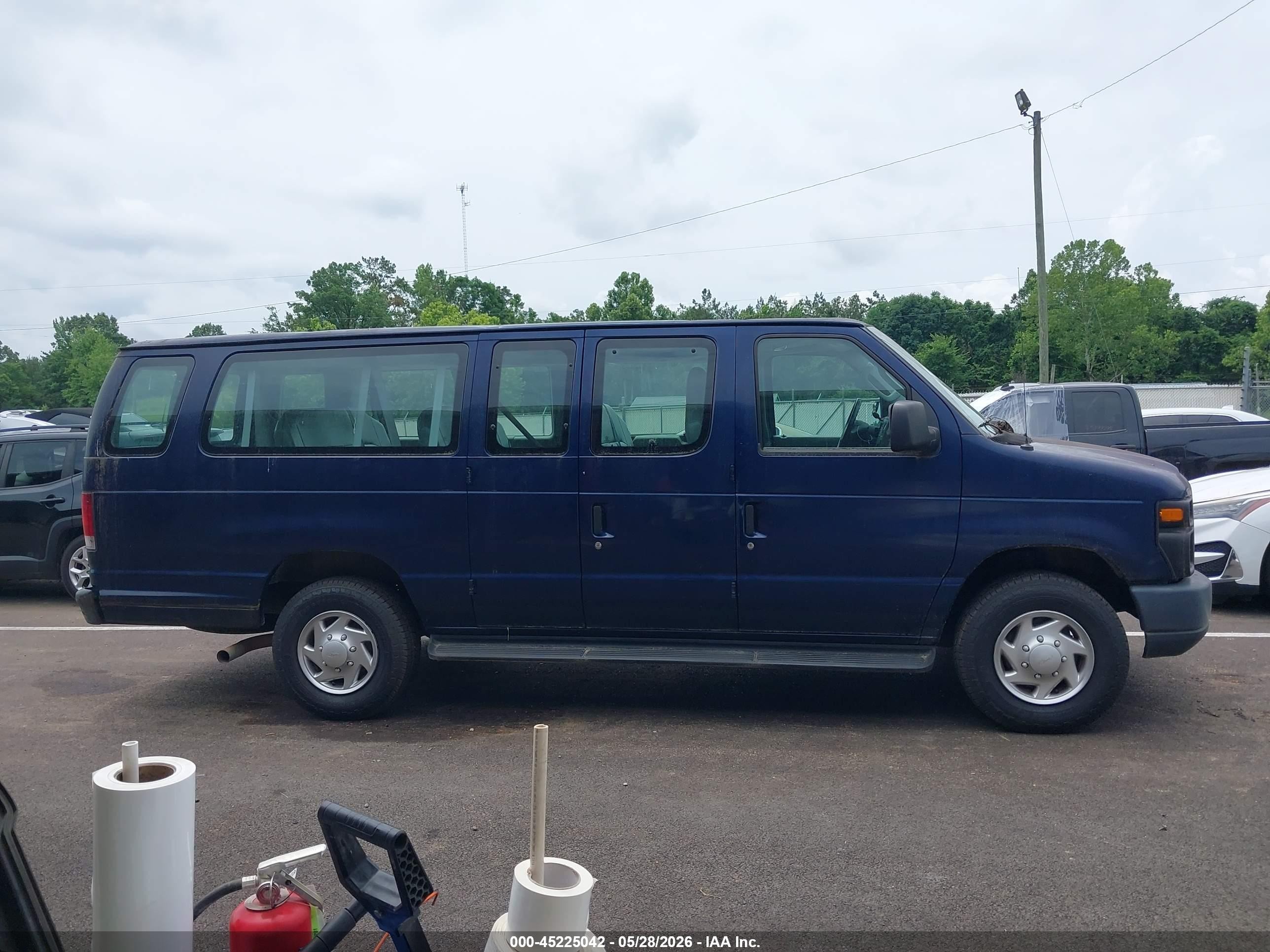 2013 Ford E-350 Super Duty Xl Blue vin: 1FBSS3BL9DDA10766