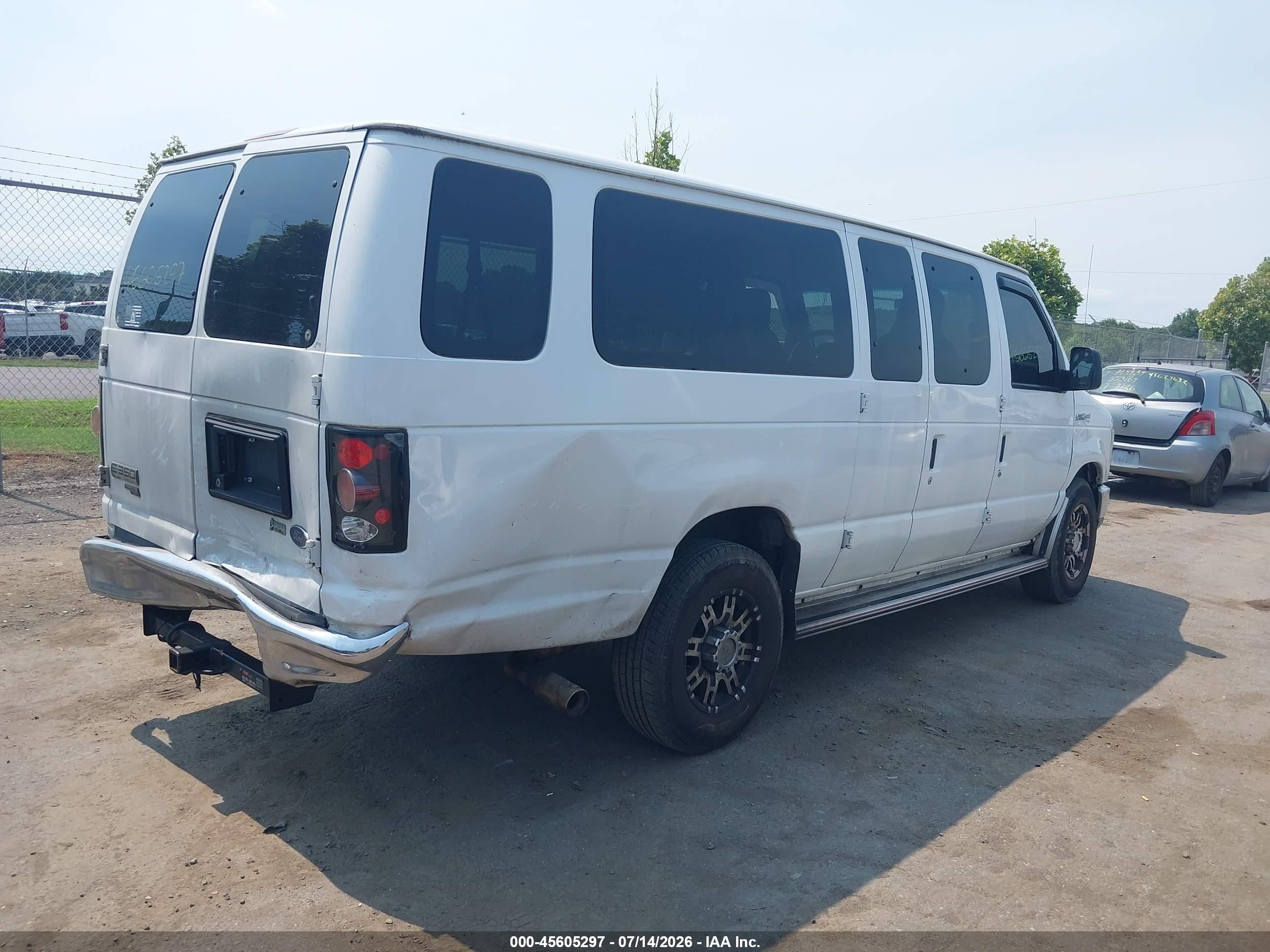 2011 Ford E-350 Super Duty Xlt White vin: 1FBSS3BLXBDA01247