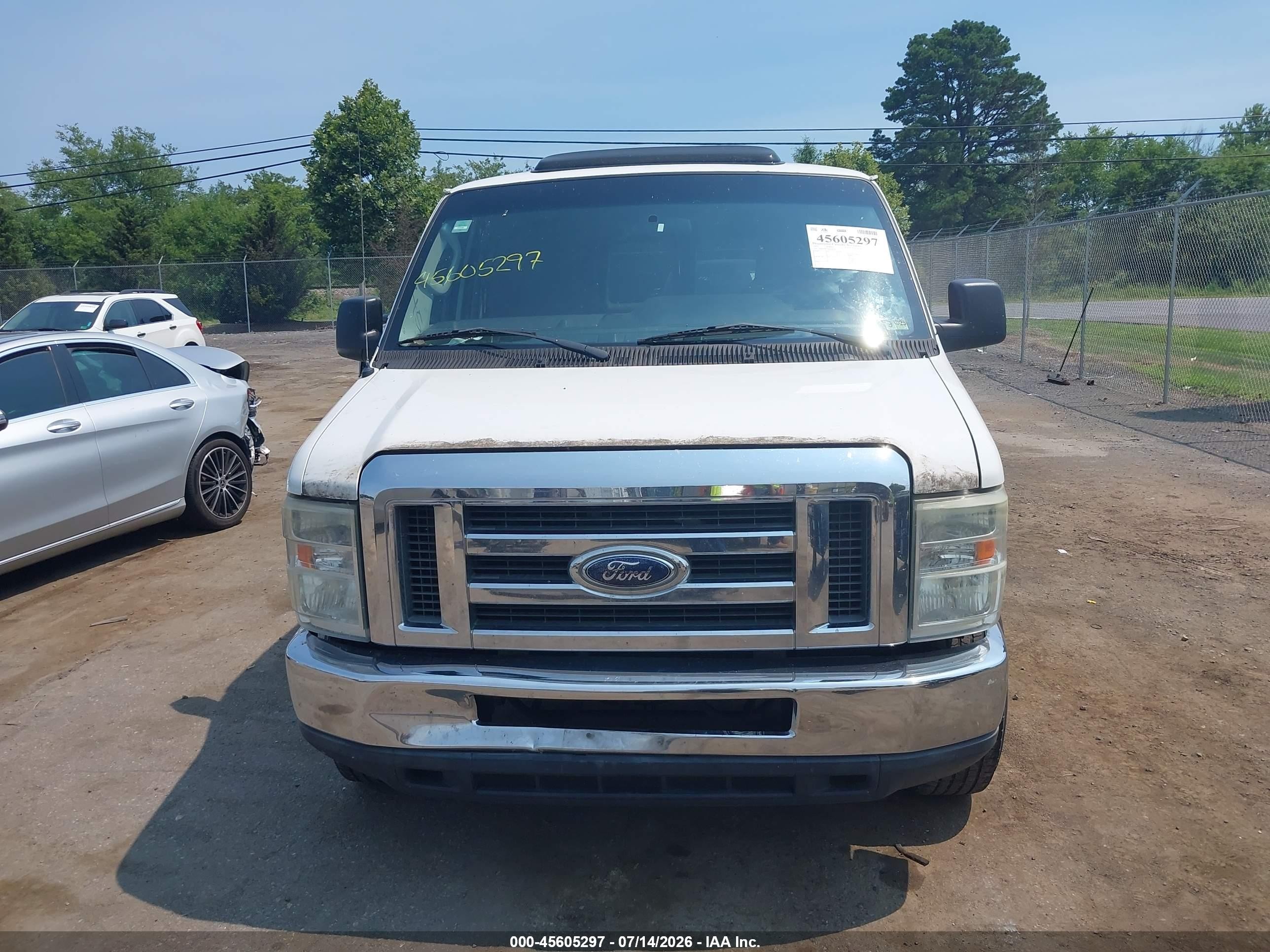 2011 Ford E-350 Super Duty Xlt White vin: 1FBSS3BLXBDA01247