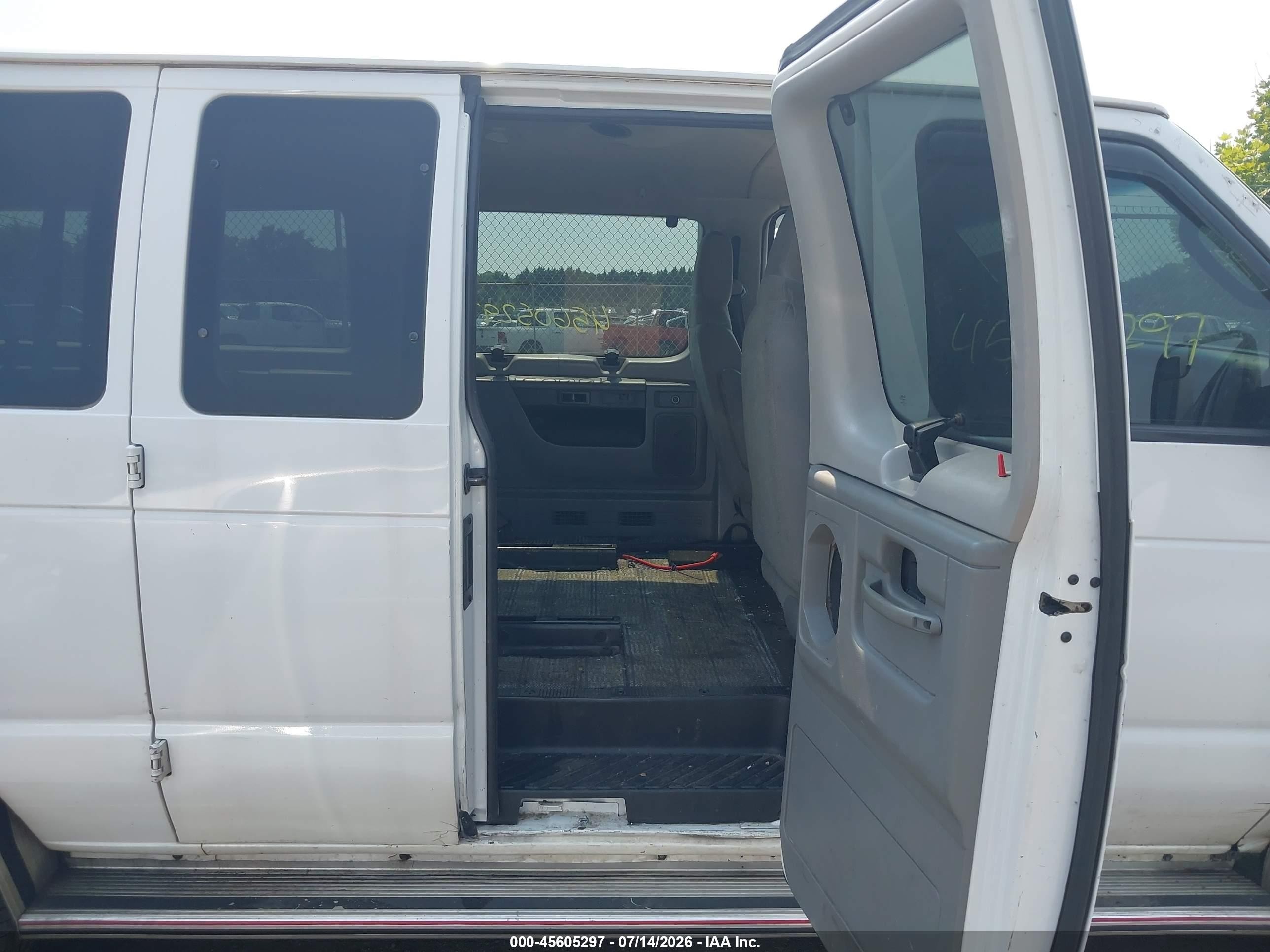 2011 Ford E-350 Super Duty Xlt White vin: 1FBSS3BLXBDA01247