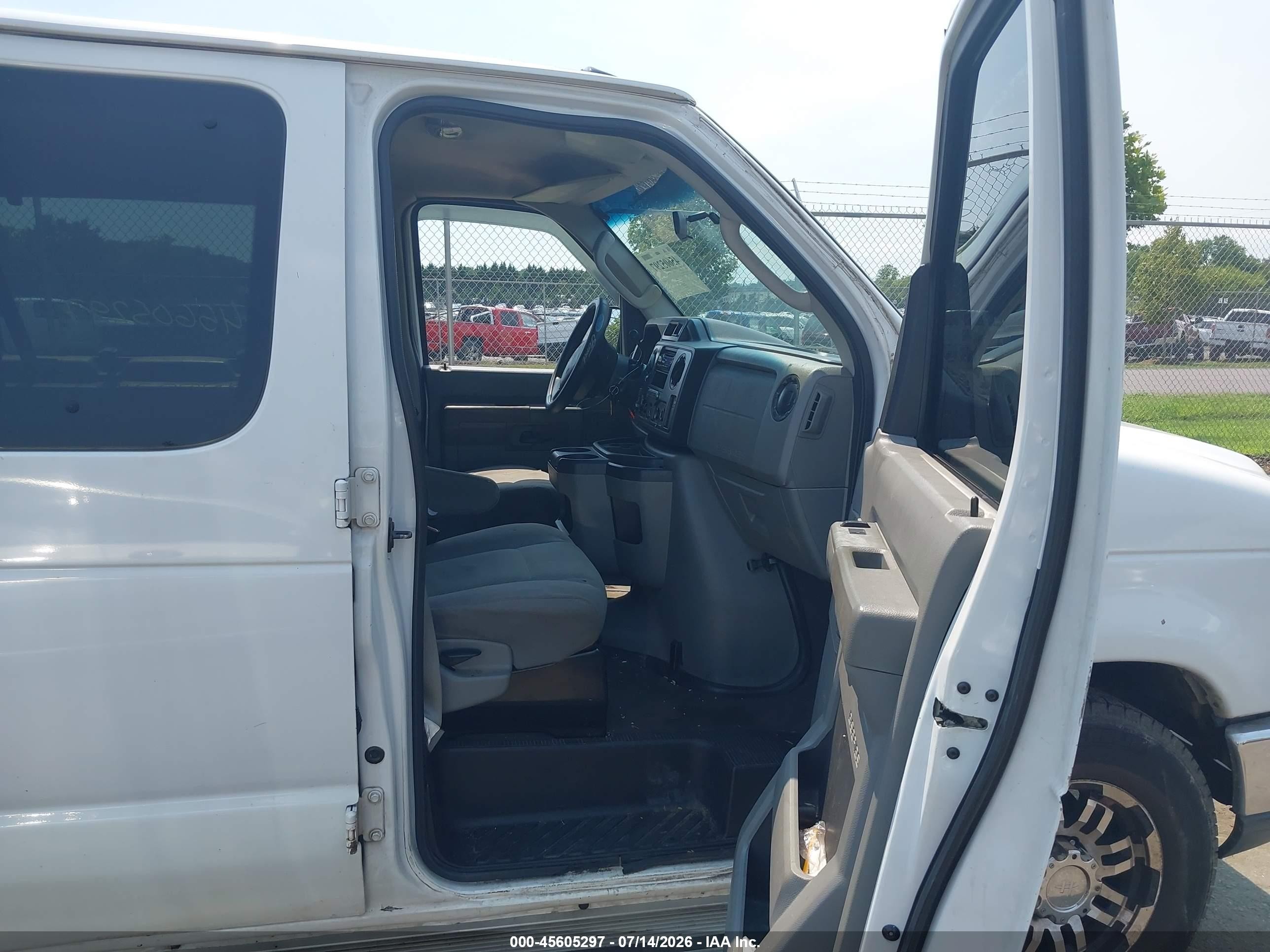 2011 Ford E-350 Super Duty Xlt White vin: 1FBSS3BLXBDA01247