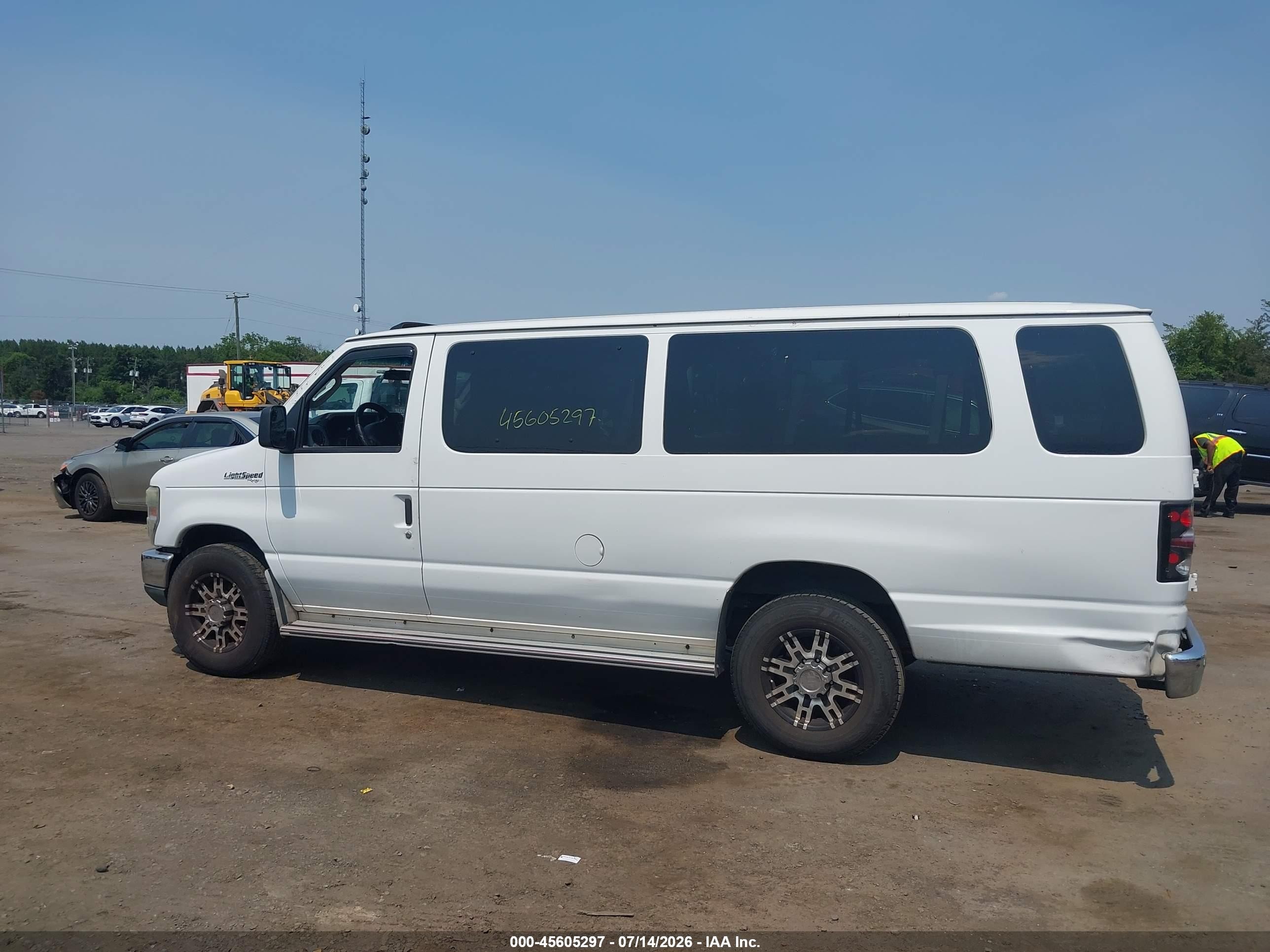 2011 Ford E-350 Super Duty Xlt White vin: 1FBSS3BLXBDA01247