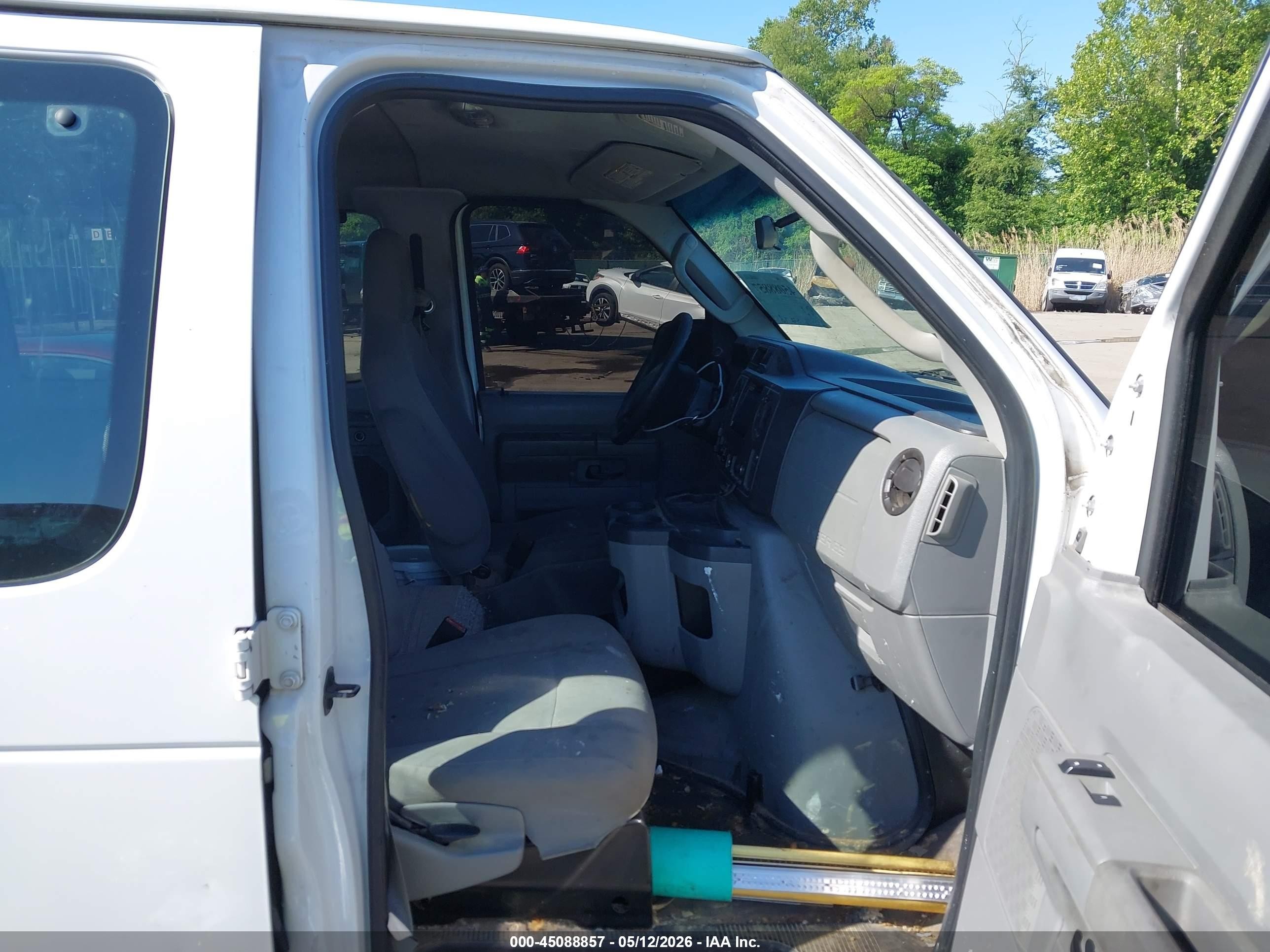 2012 Ford E-350 Super Duty Xl White vin: 1FBSS3BLXCDA08586