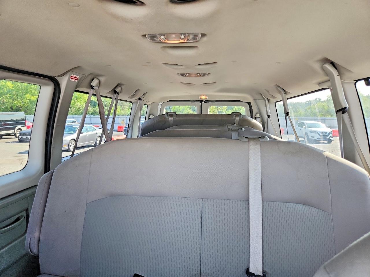 2013 Ford Econoline E350 Super Duty Wagon White vin: 1FBSS3BLXDDA40570