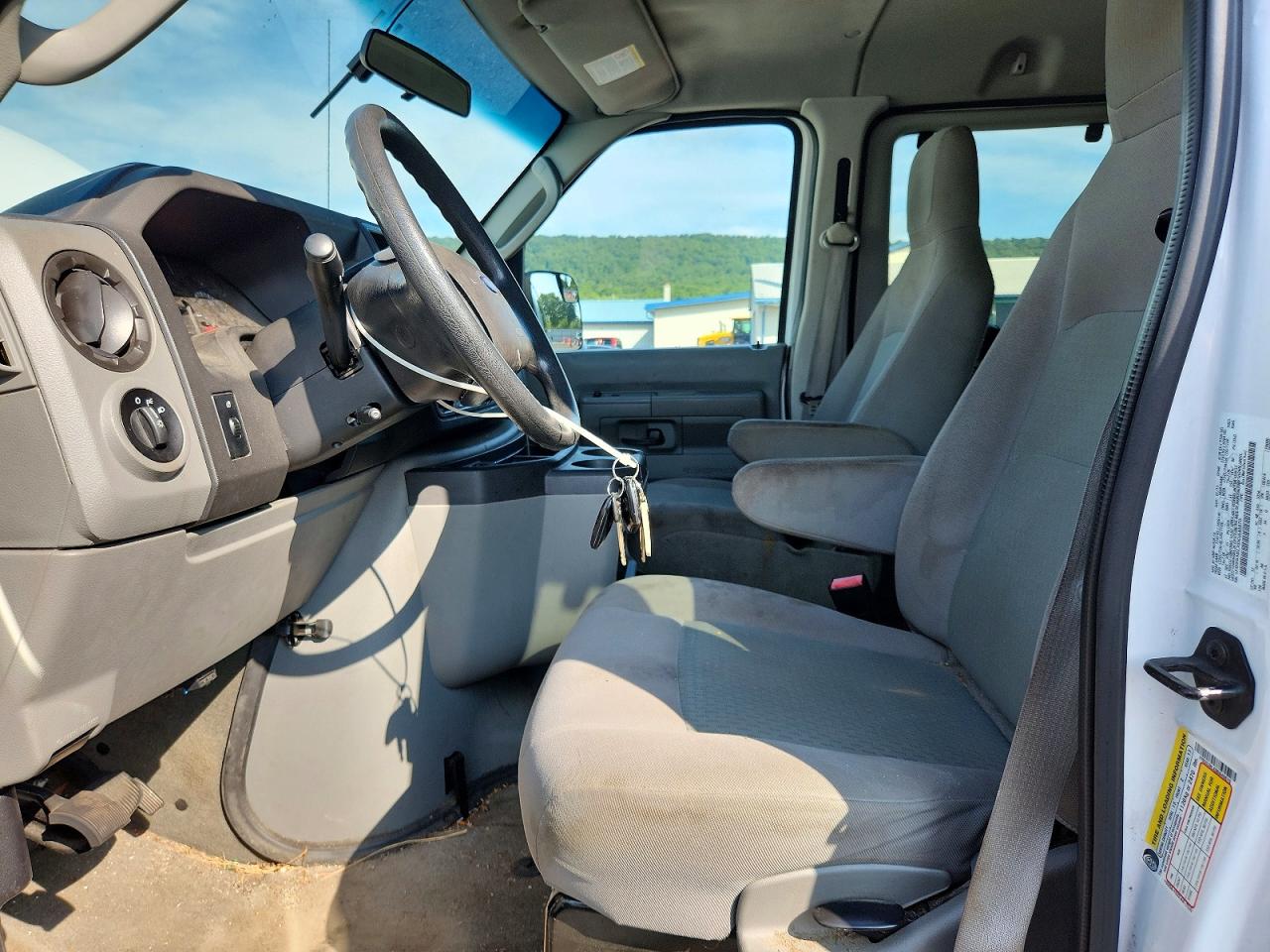 2013 Ford Econoline E350 Super Duty Wagon White vin: 1FBSS3BLXDDA40570