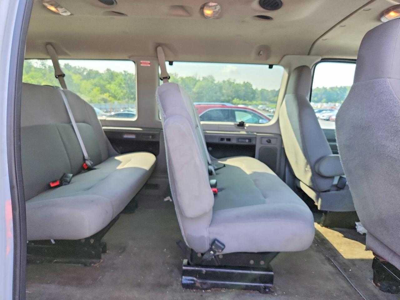 2013 Ford Econoline E350 Super Duty Wagon White vin: 1FBSS3BLXDDA40570