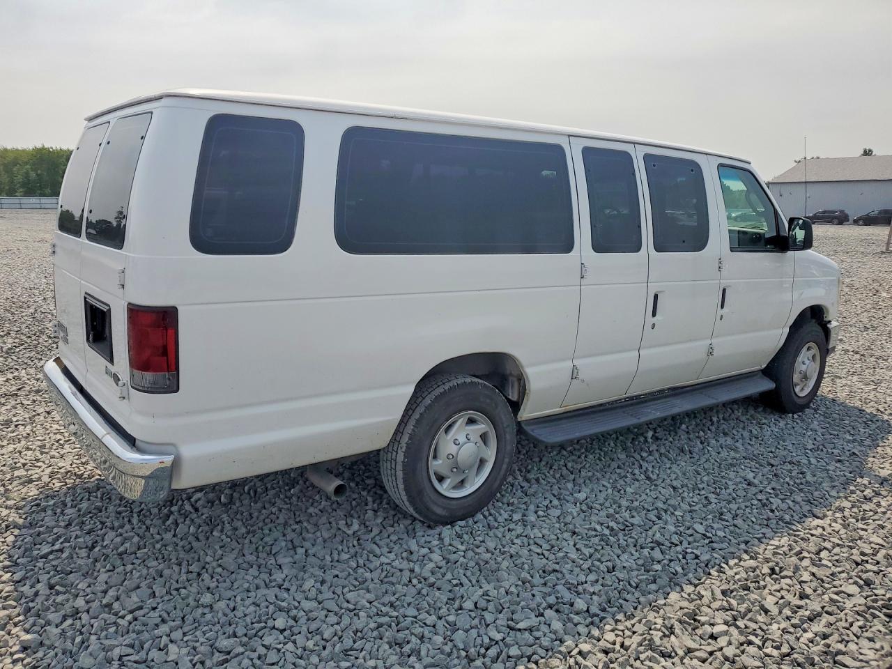 2013 Ford Econoline E350 Super Duty Wagon Белый vin: 1FBSS3BLXDDA43002